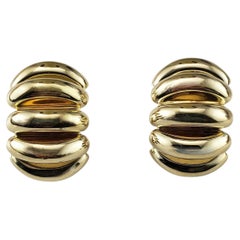 14 Karat Gelbgold gerippte Huggie-Ohrringe #20258