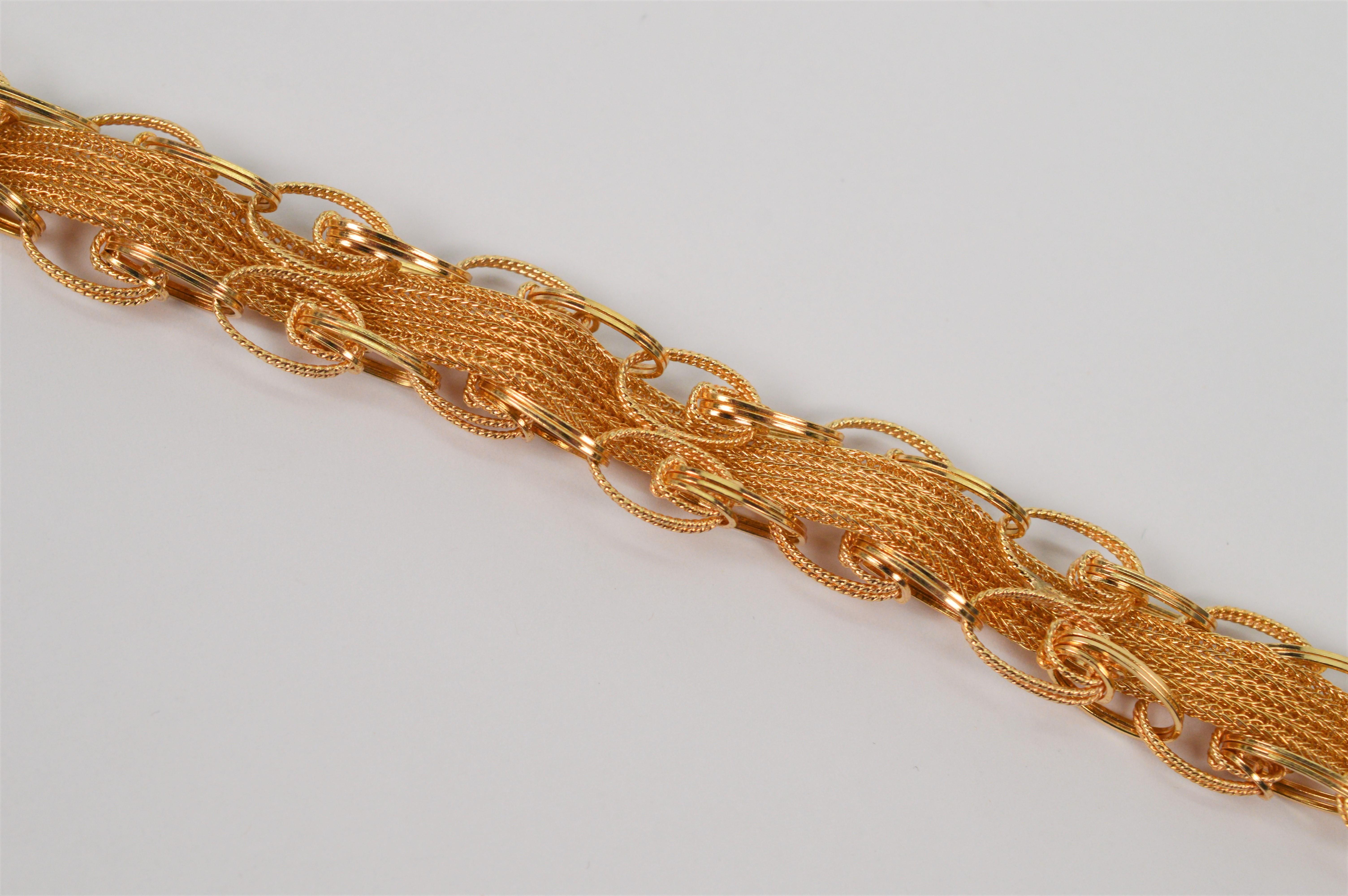 14 Karat Yellow Gold Ribbon Cable Chain Link Bracelet  In Excellent Condition For Sale In Mount Kisco, NY