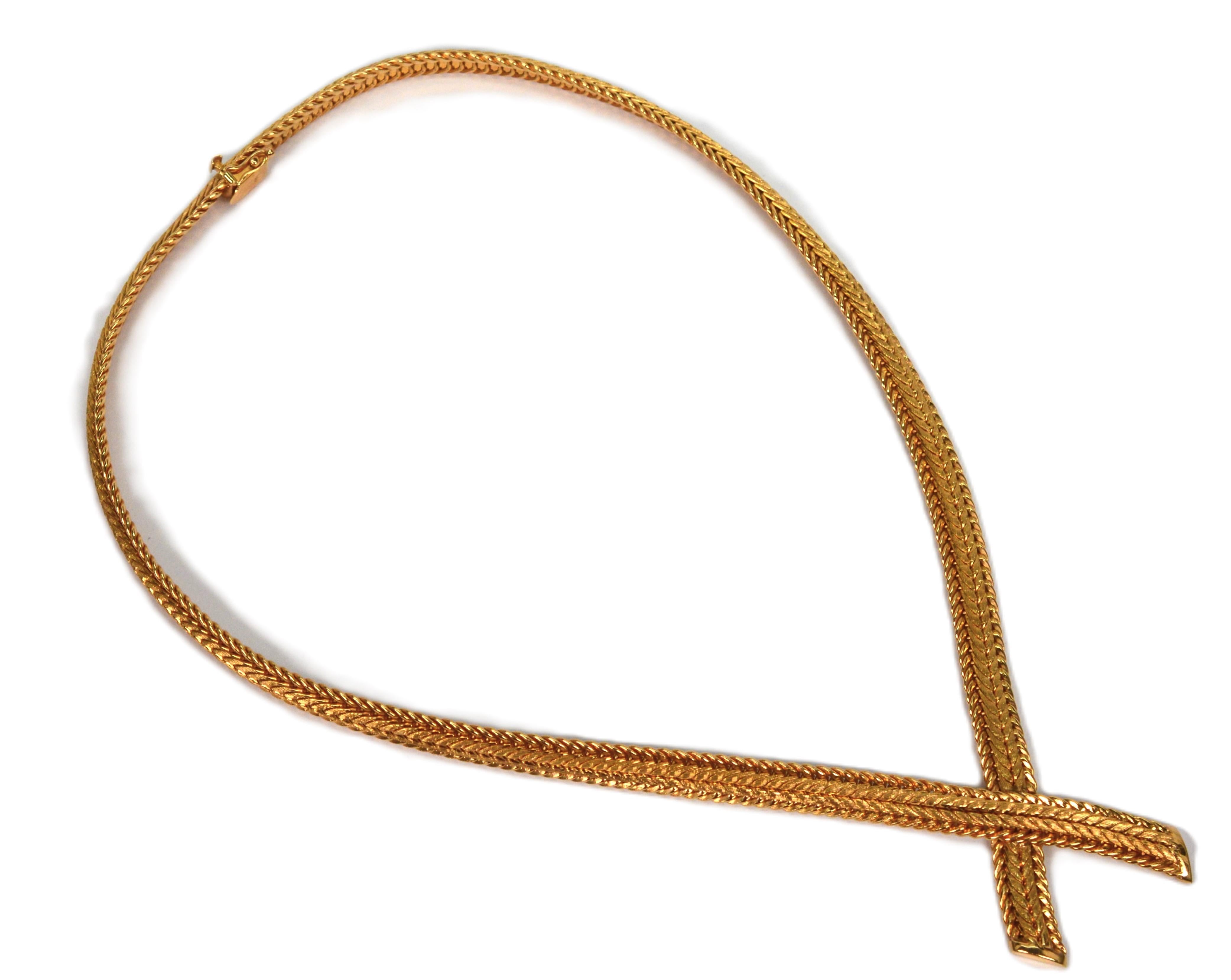 Collana a nastro con collare incrociato in oro giallo 14 carati In condizioni ottime in vendita a Mount Kisco, NY