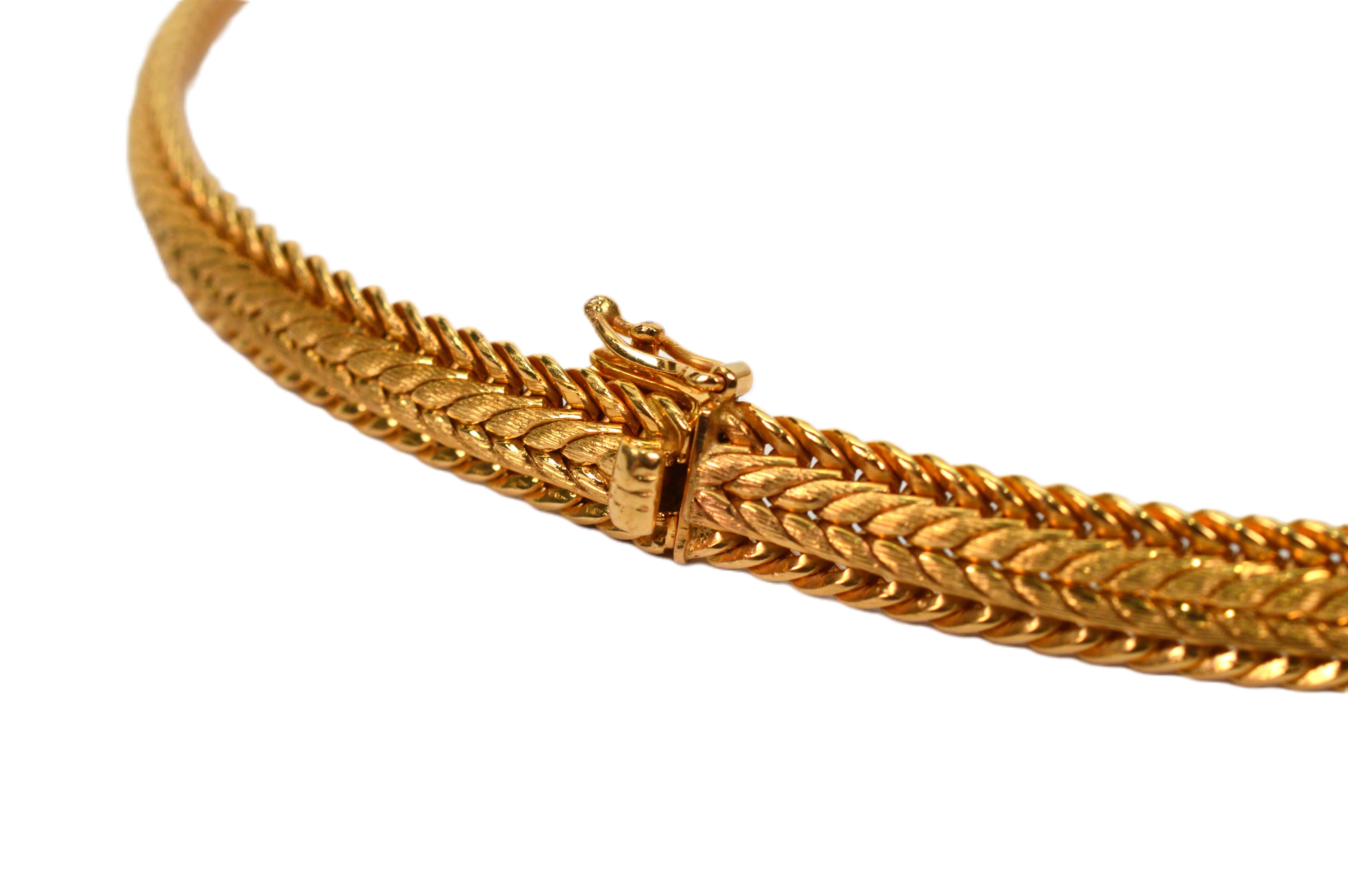 Collana a nastro con collare incrociato in oro giallo 14 carati in vendita 2