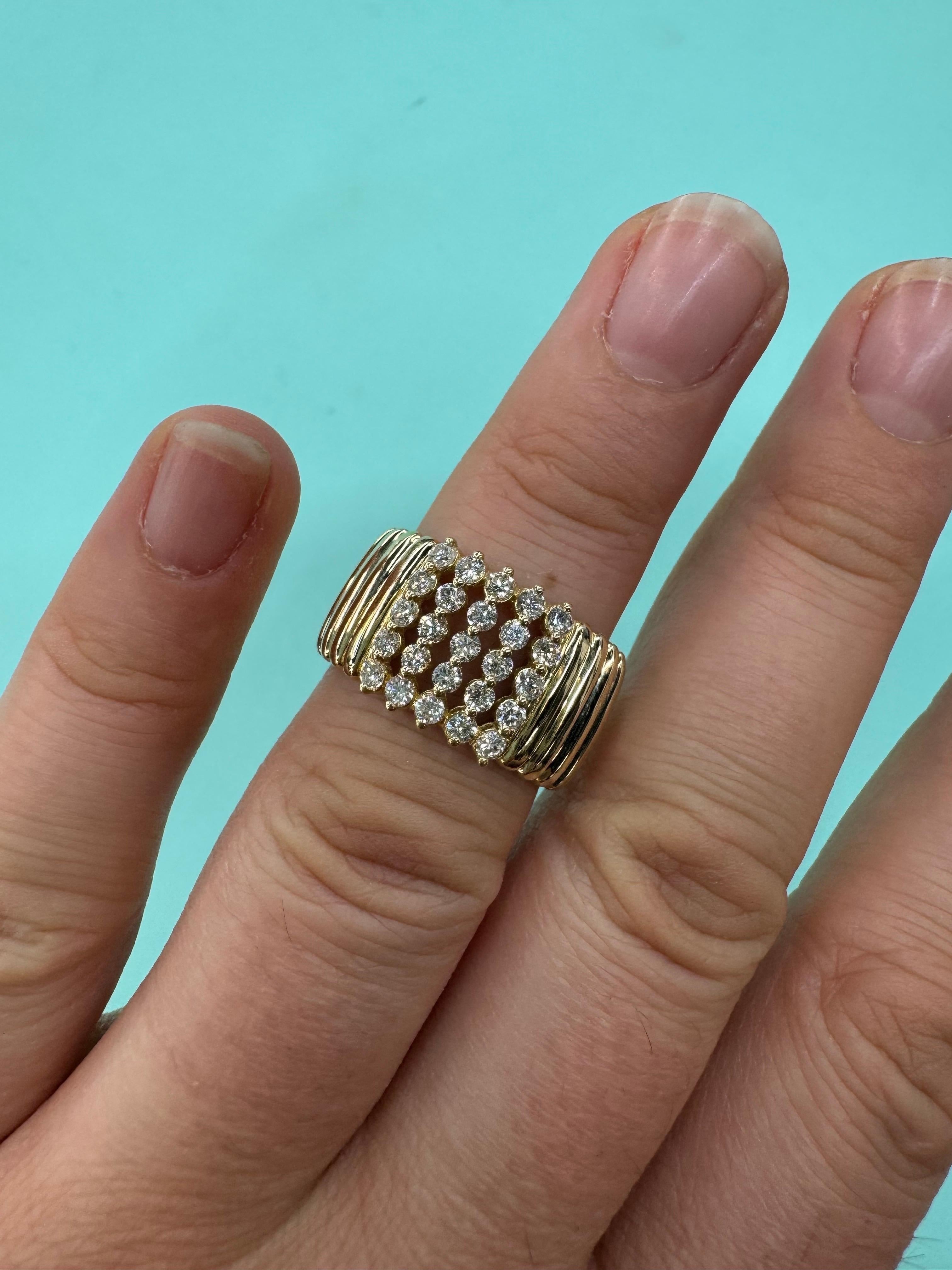 Contemporaneo Anello moda in oro giallo 14 carati con diamanti increspati 0,76 carati G-H SI1-2 in vendita