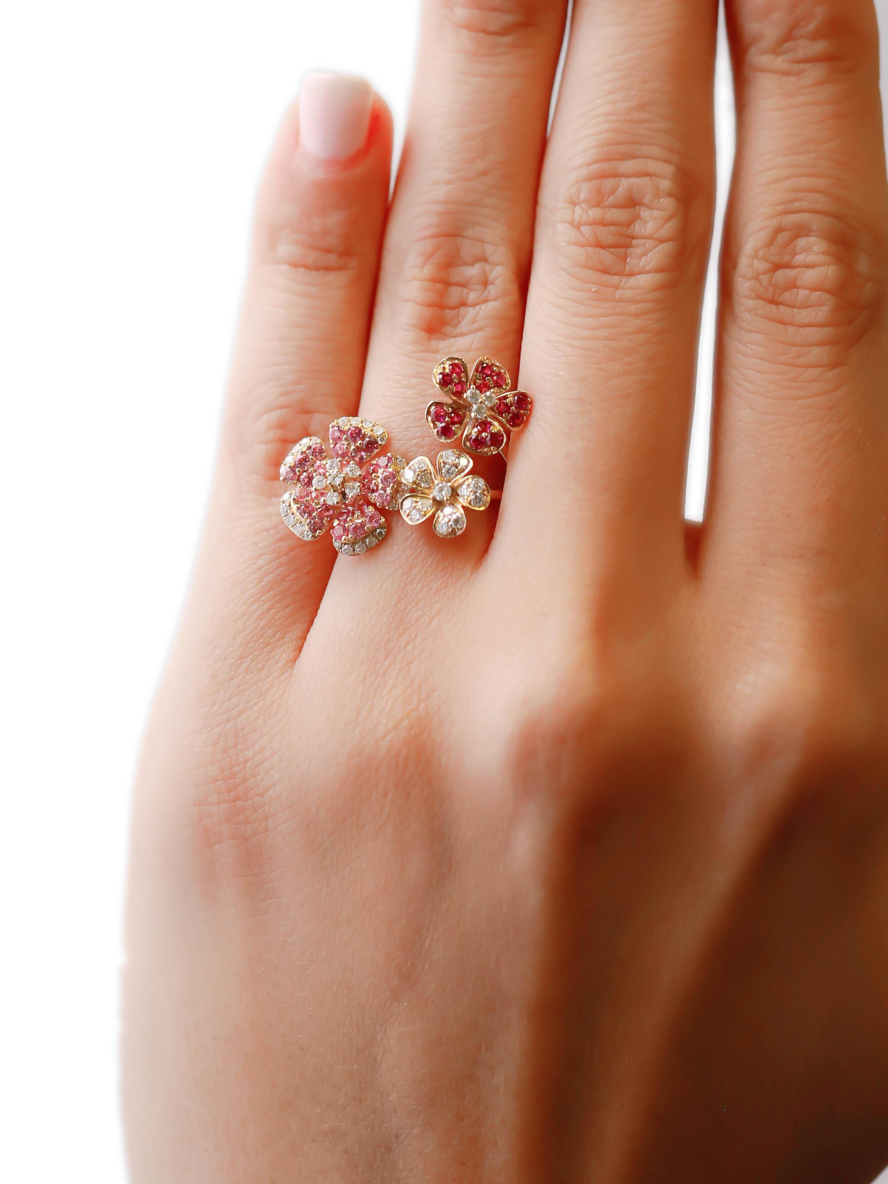Round Cut 14K Yellow Gold Three Daisy Flower Floral Ring 1.08Ct Pink Sapphire Pave Diamond For Sale