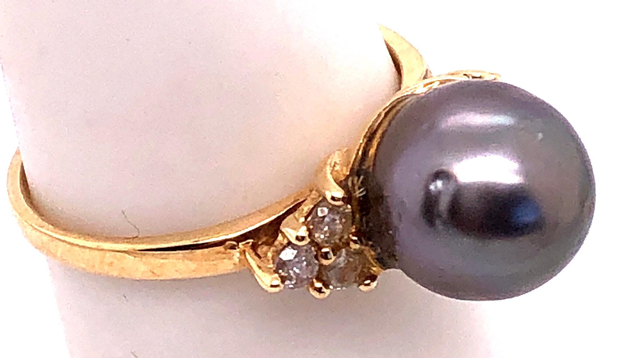 14 Karat Yellow Gold Ring Black Pearl Solitaire With Diamond Accents Size 7.
9 mm diameter pearl
0.18 total diamond weight
3.4 grams total weight.