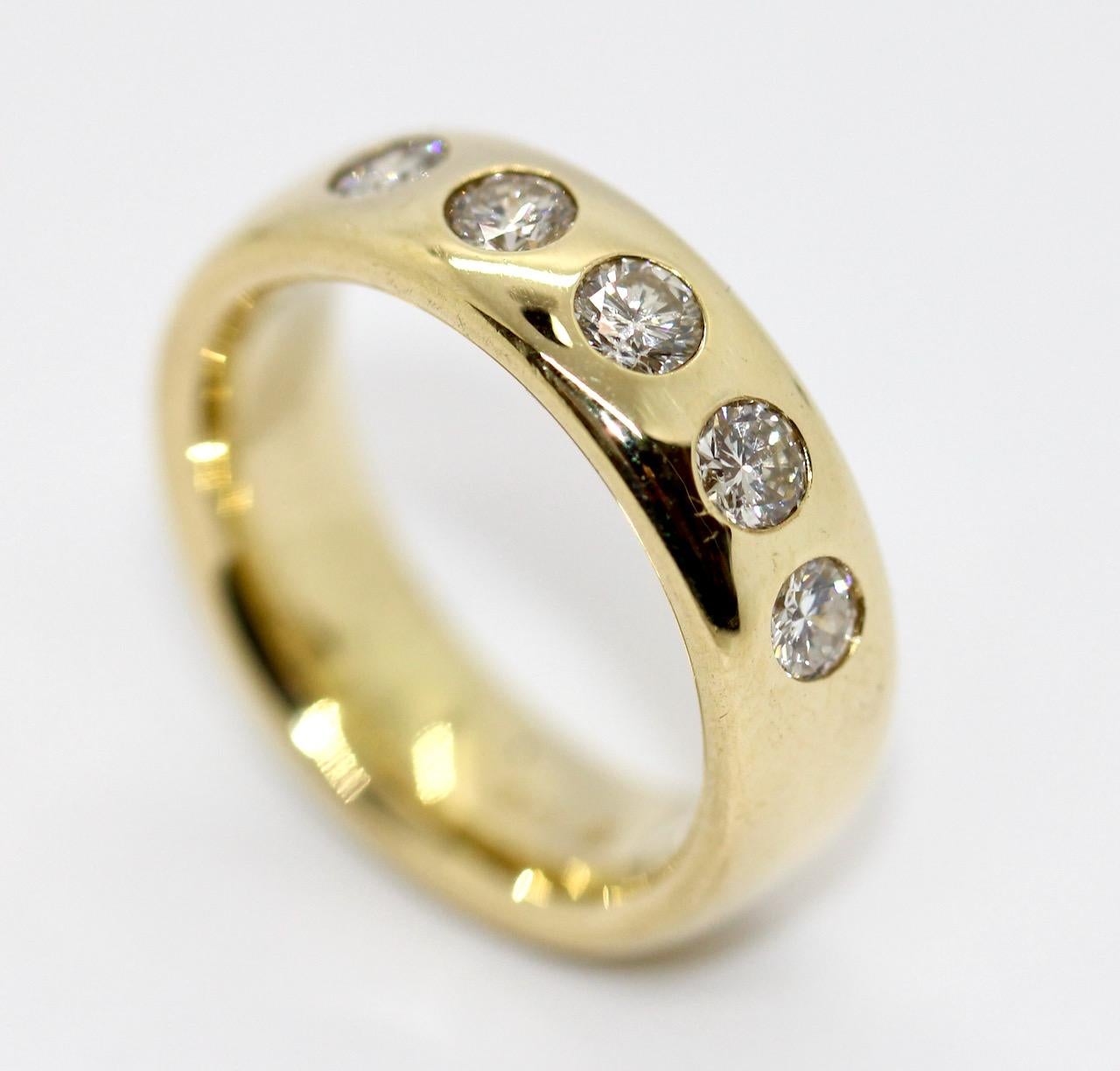 14k yellow gold ring set with five diamonds.

Beautiful, solid women's ring set with five brilliant-cut diamonds. 
The diamonds have a strong, natural shine.
Total weight of the stones approx. 0.8 to 1.0 carat.

Includes certificate of authenticity.