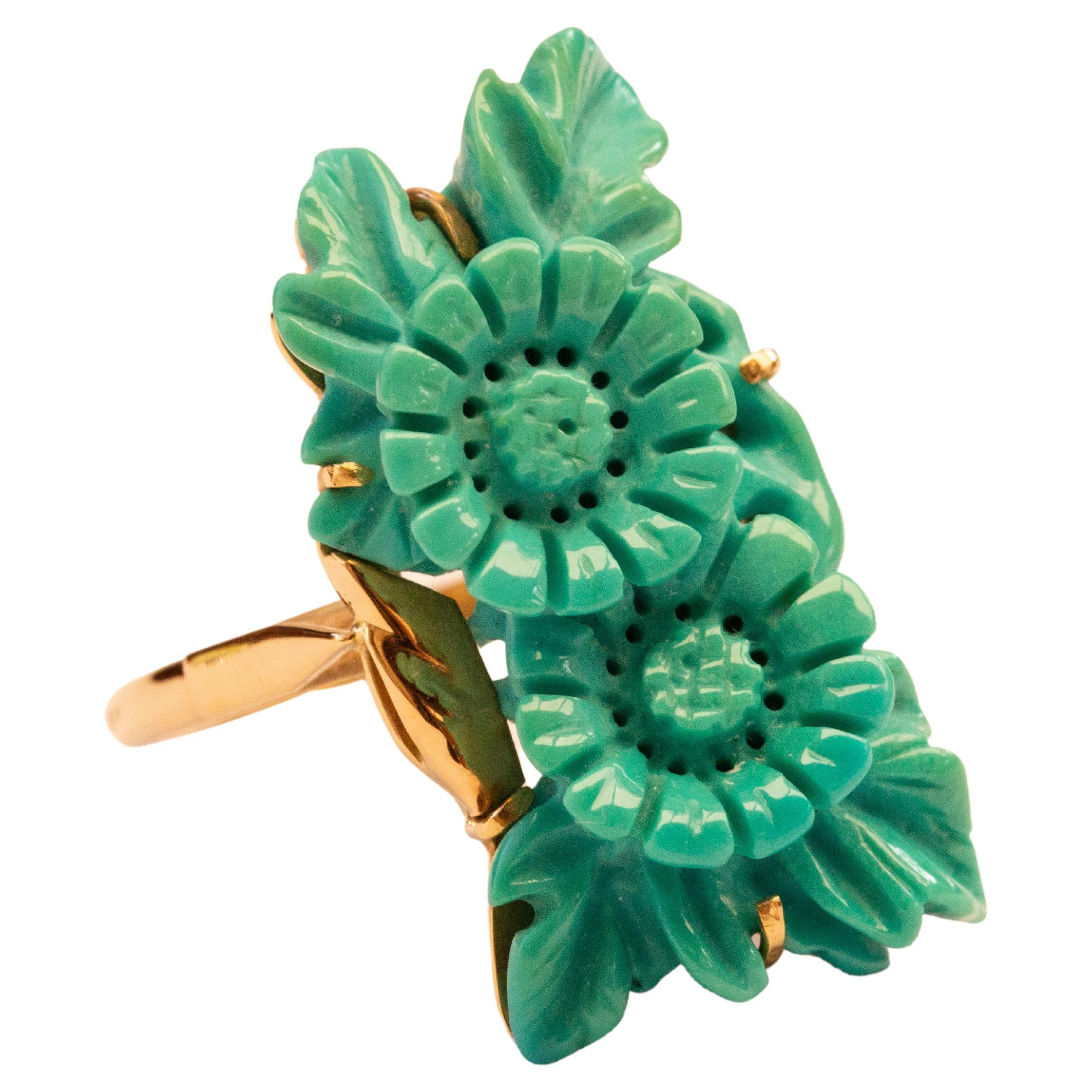 14 Karat Yellow Gold Ring Set with Turquoise Carved in Floral Decor For Sale