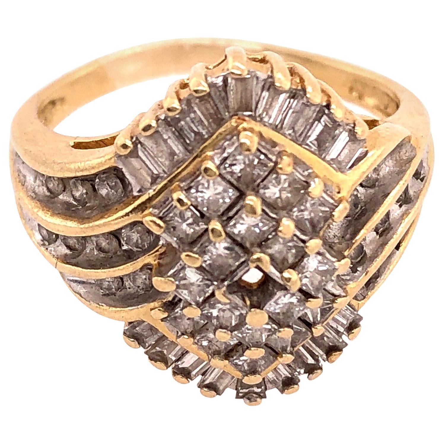 14 Karat Yellow Gold Ring with Diamond Cluster For Sale