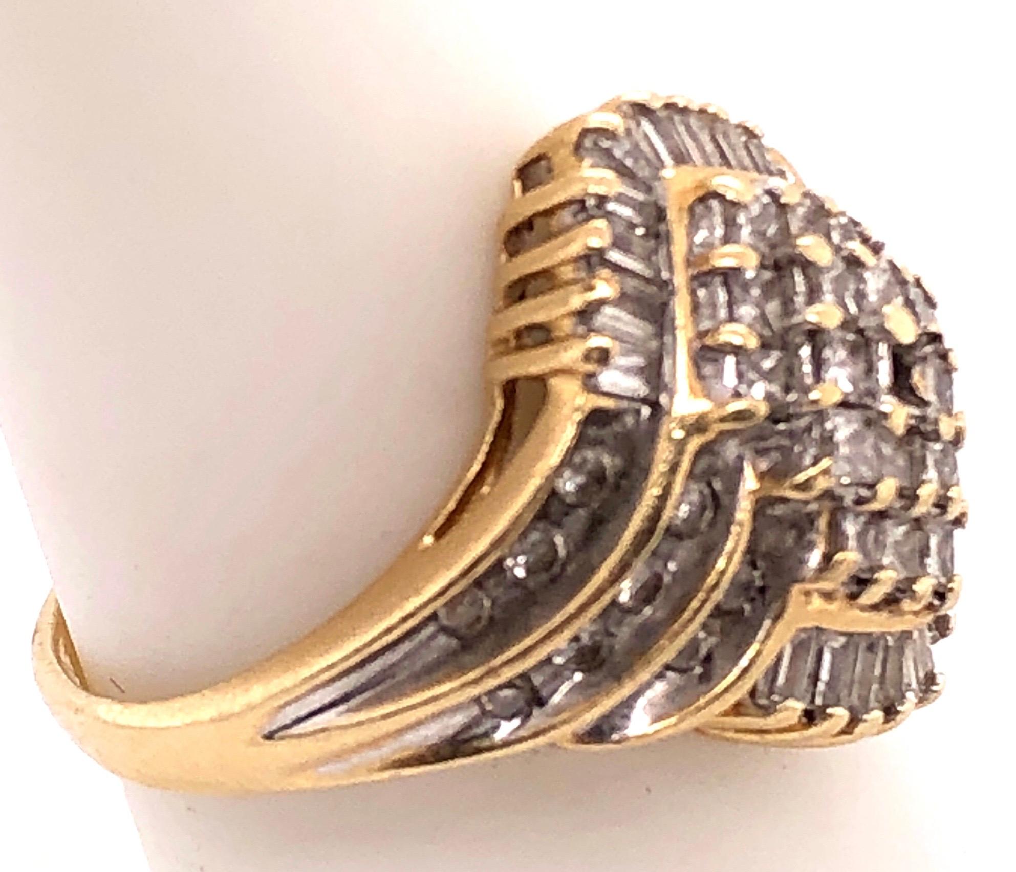 14 Karat Gelbgold Ring mit Diamant-Cluster im Angebot 1