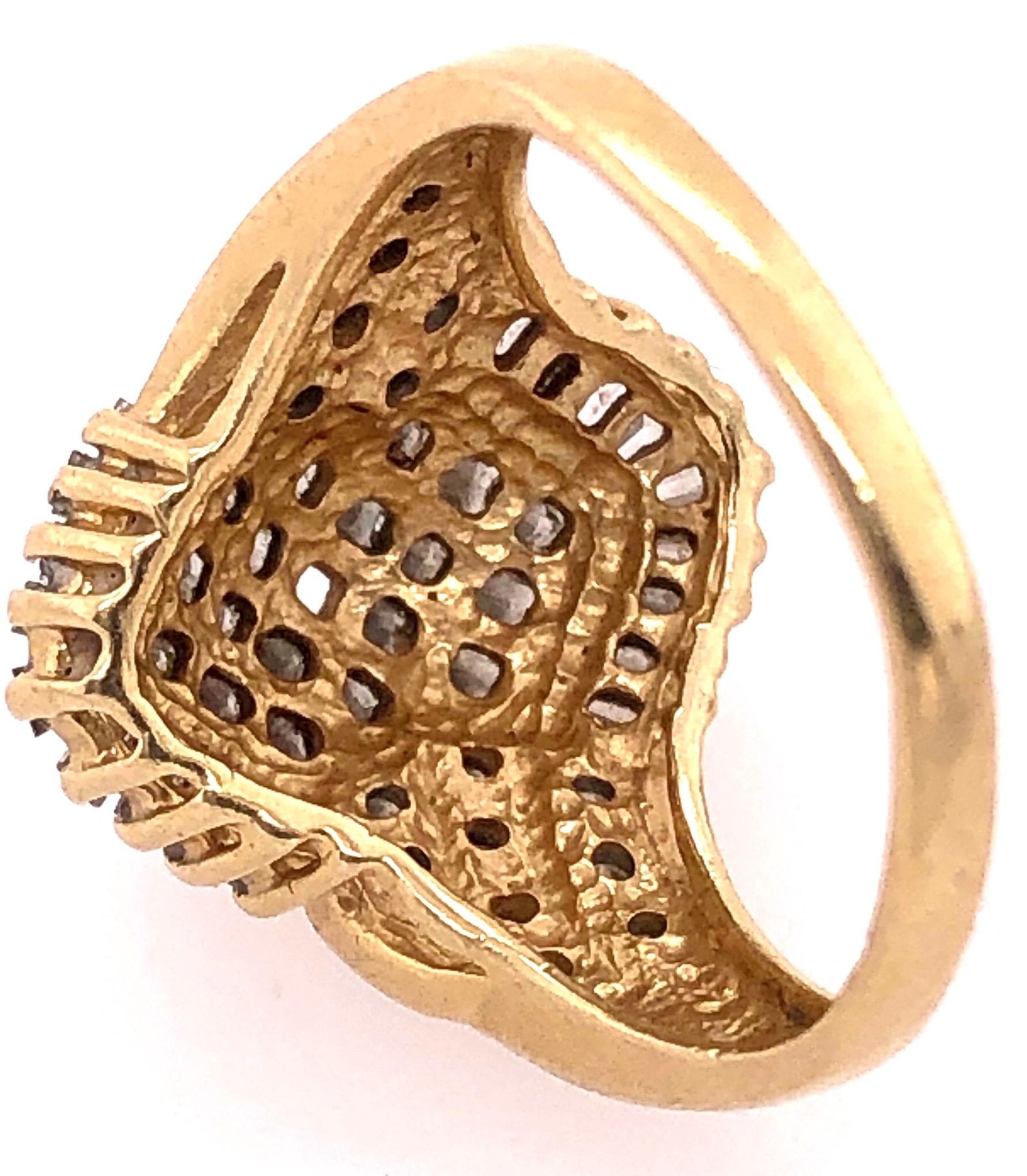 14 Karat Yellow Gold Ring with Diamond Cluster For Sale 1