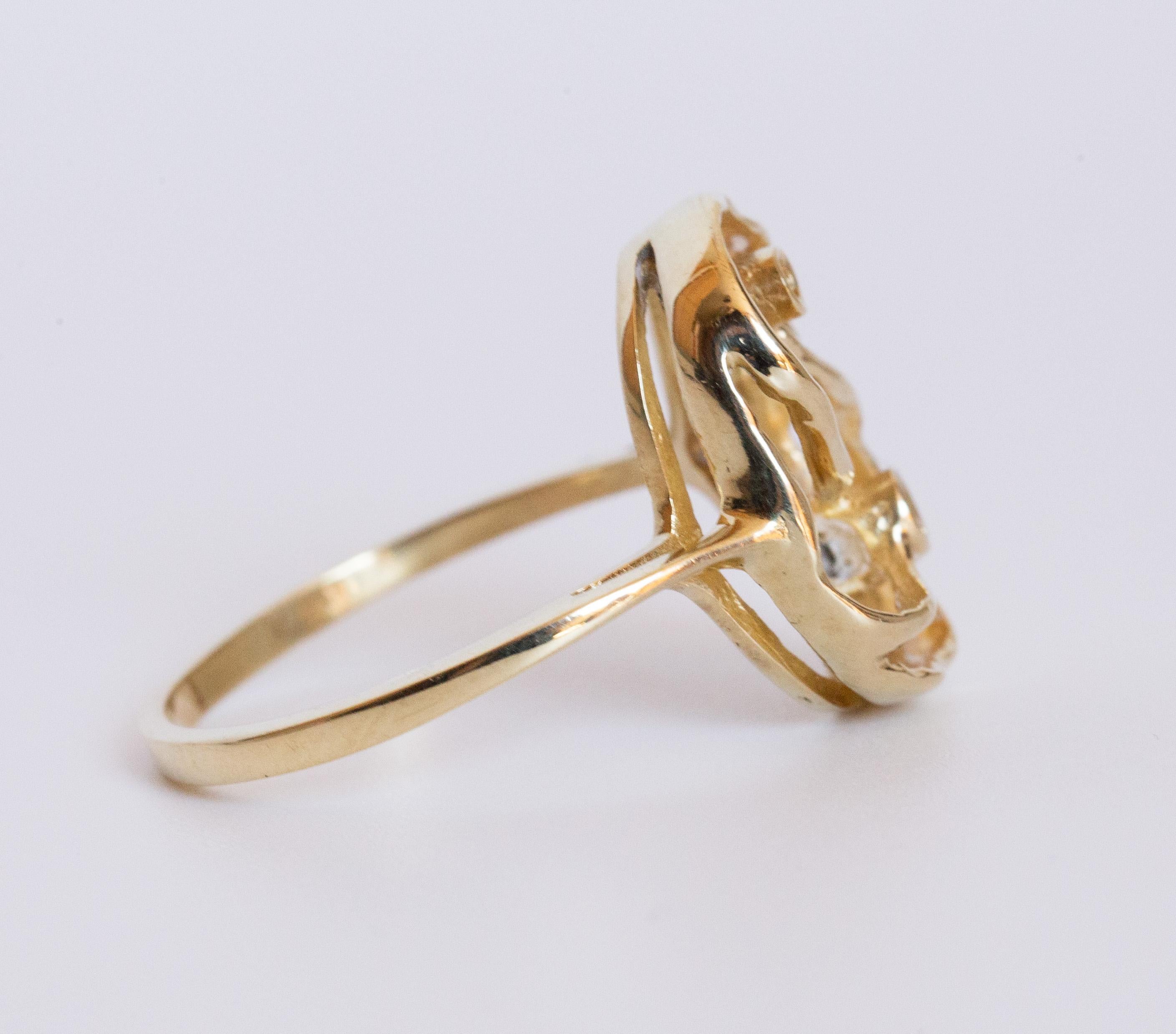 Moderniste Bague en or jaune 14 carats avec diamants en vente