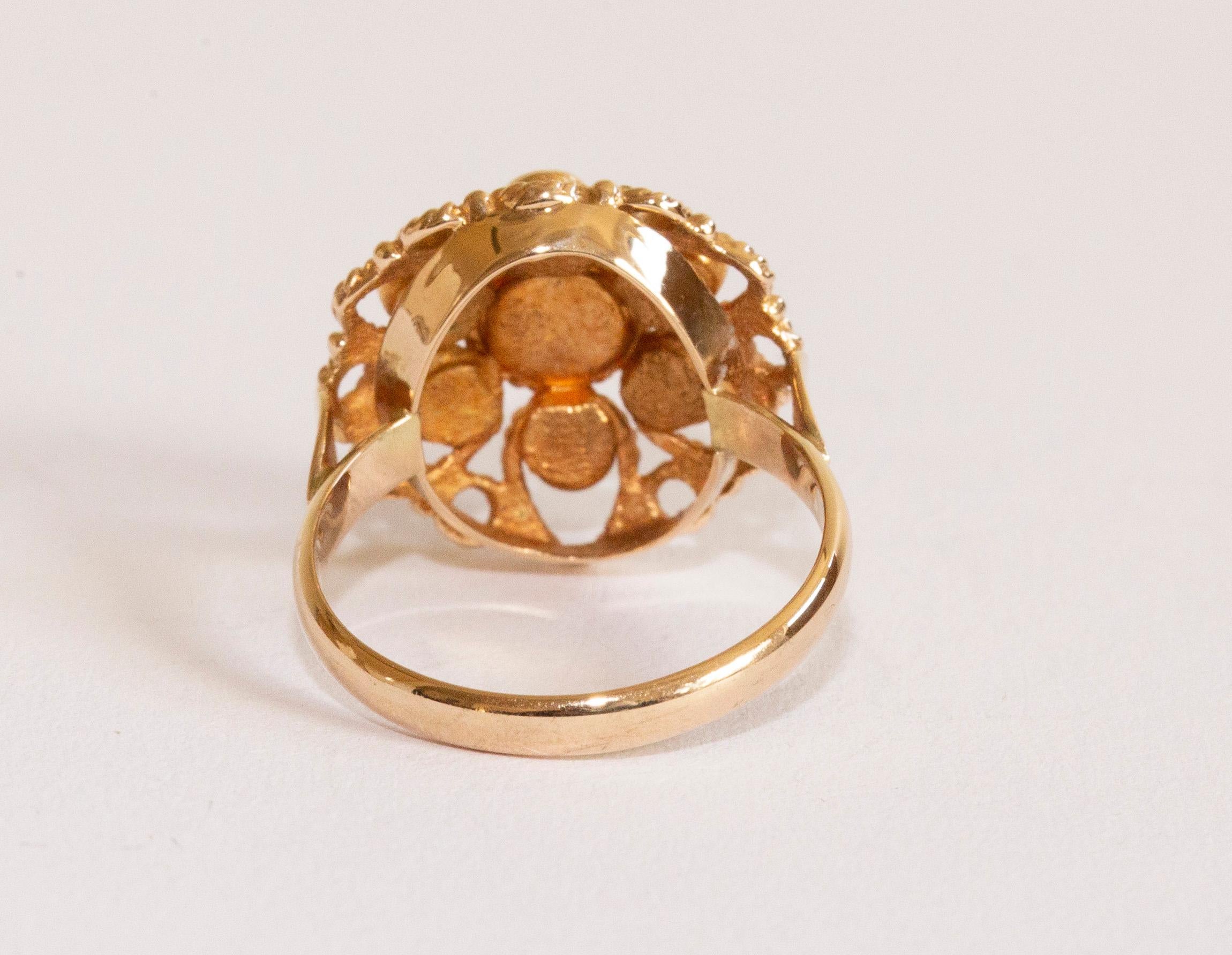 14 Karat Gelbgold Ring mit Granaten in filigraner Blumenfassung (Rosenschliff) im Angebot