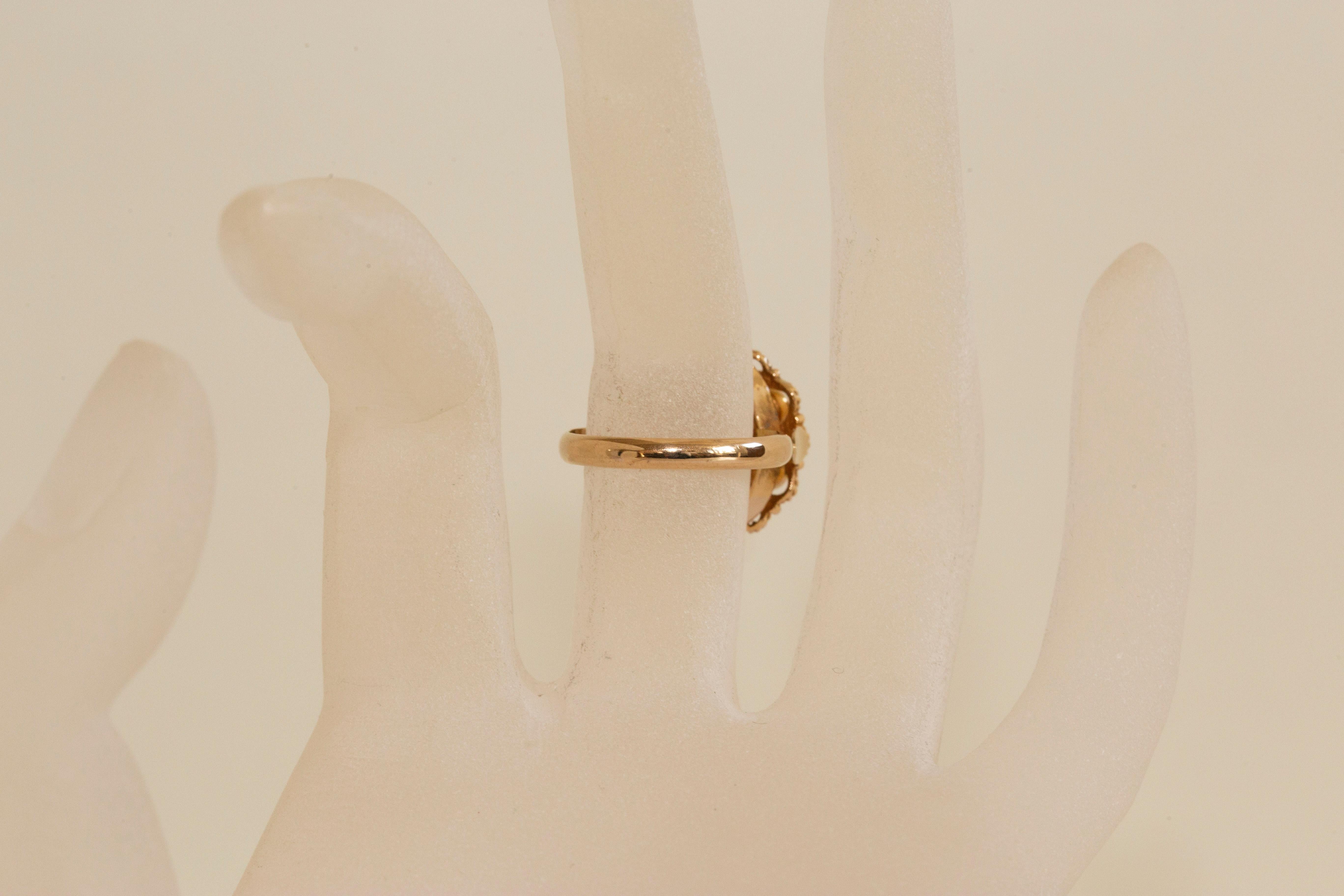 14 Karat Gelbgold Ring mit Granaten in filigraner Blumenfassung im Angebot 3