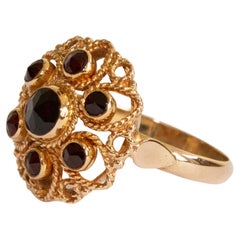 14 Karat Gelbgold Ring mit Granaten in filigraner Blumenfassung