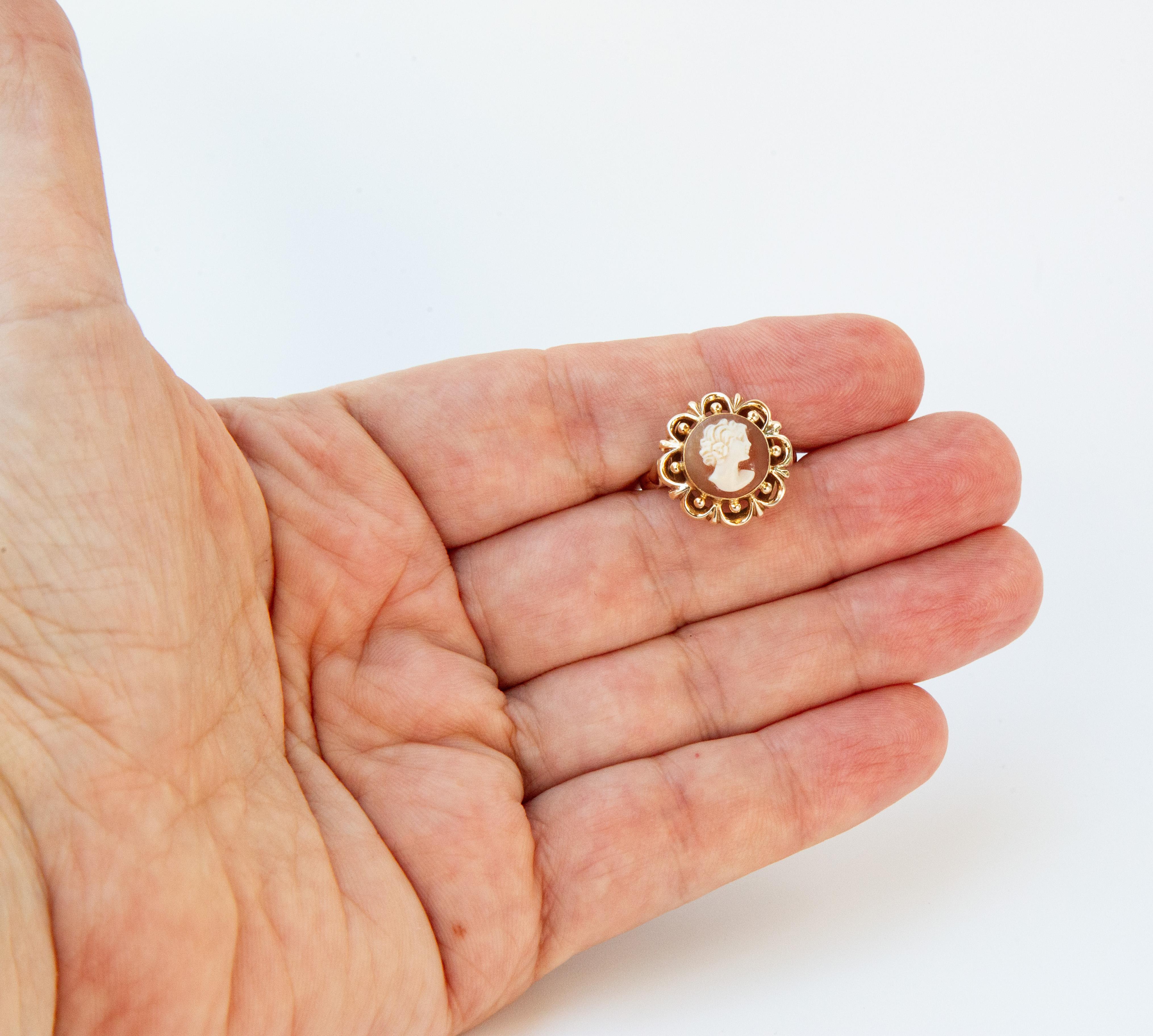 14 Karat Yellow Gold Ring with Hand Carved Shell Cameo with Female Silhouette For Sale 6