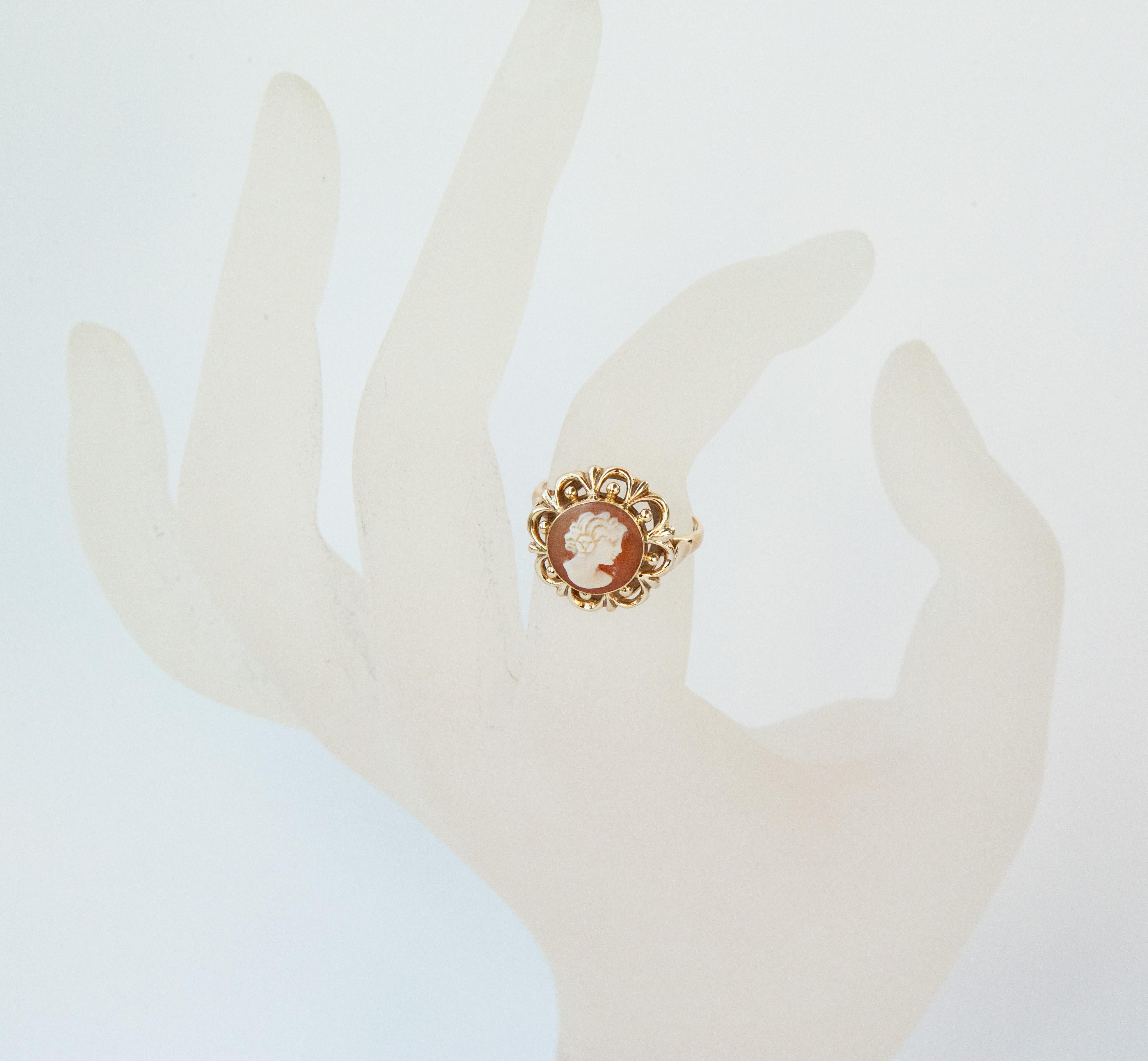14 Karat Yellow Gold Ring with Hand Carved Shell Cameo with Female Silhouette For Sale 8