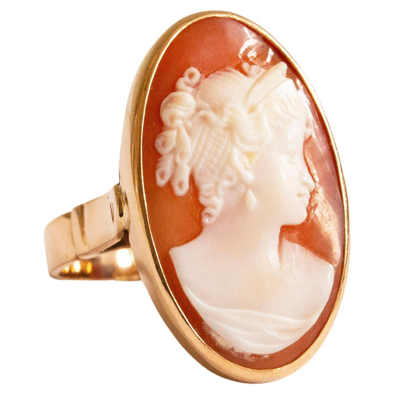 14 Karat Yellow Gold Ring with Hand Carved Shell Cameo with Female Silhouette For Sale