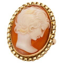 Retro 14 Karat Yellow Gold Ring with Hand Carved Shell Cameo with Female Silhouette