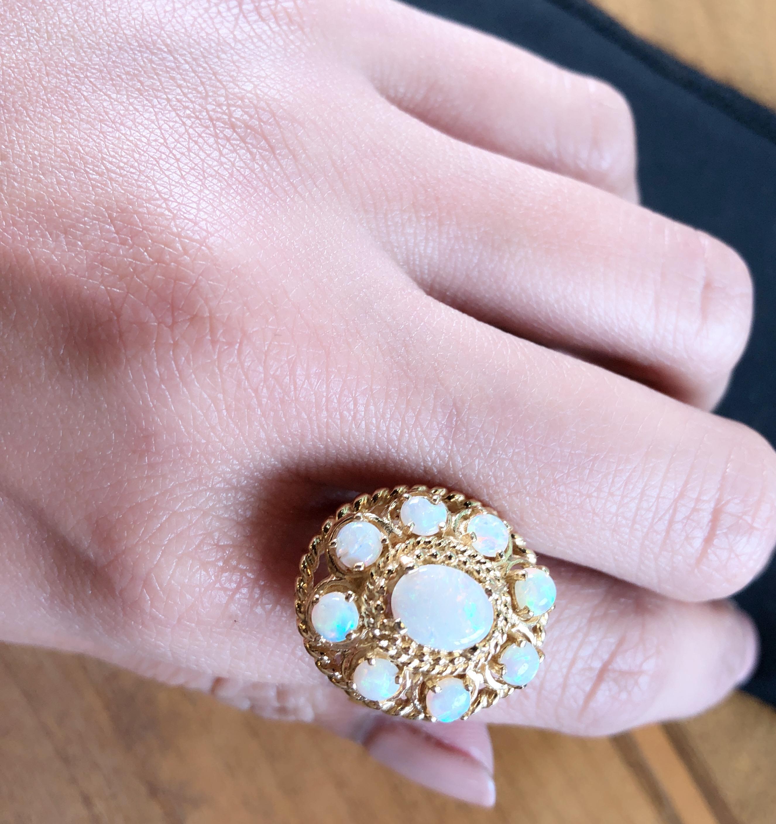 Bague en or jaune 14 carats avec grappe d'opales en vente 8
