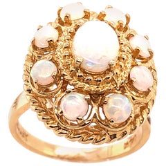 Anillo de Oro Amarillo de 14 Kilates con Racimo de Ópalo