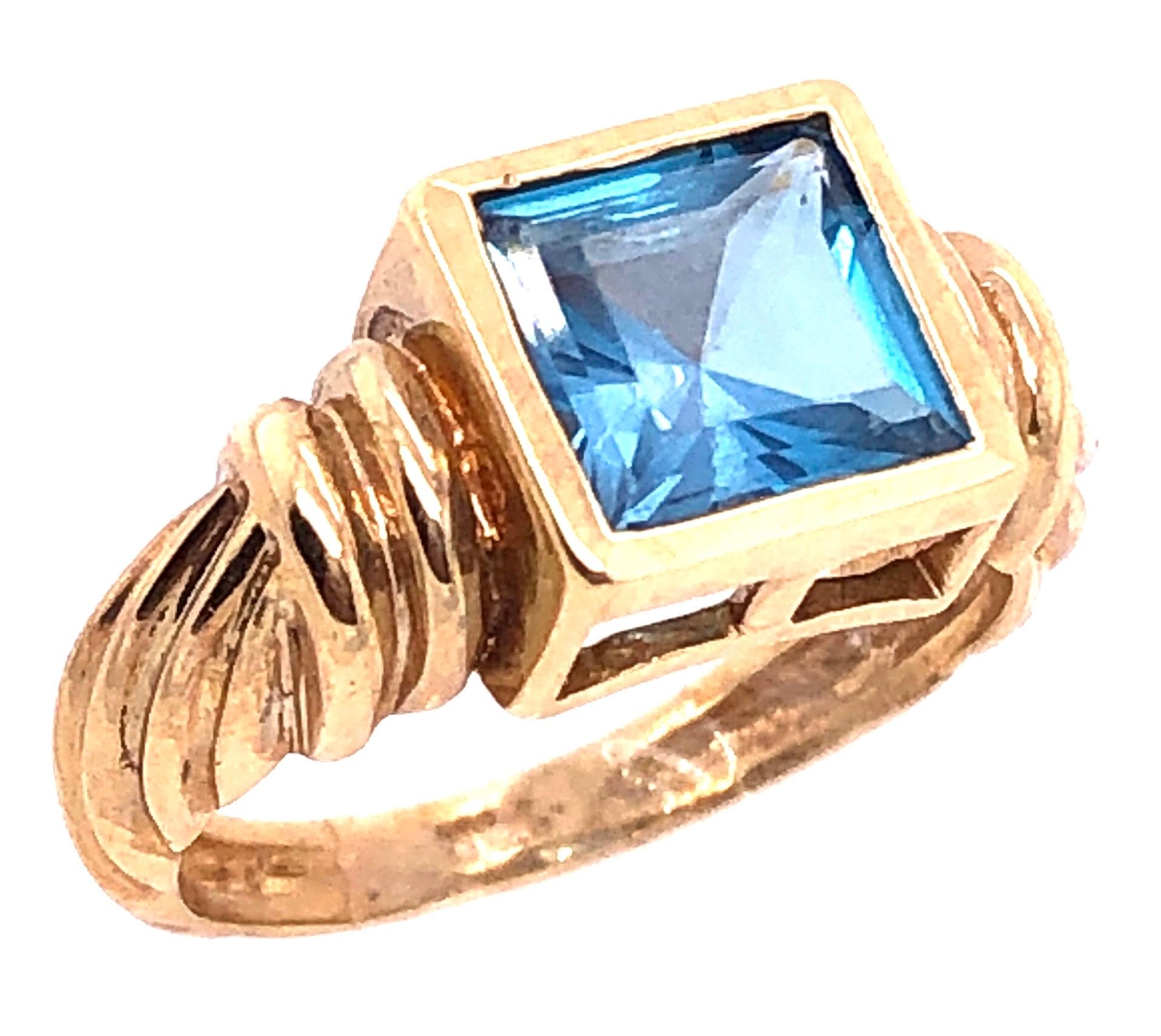 14 Karat Yellow Gold Ring with Solitaire Center Aquamarine Emerald Cut For Sale 1