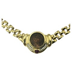 Collana con monete romane in oro giallo 14 carati, diamanti e rubini, certificata JAGi