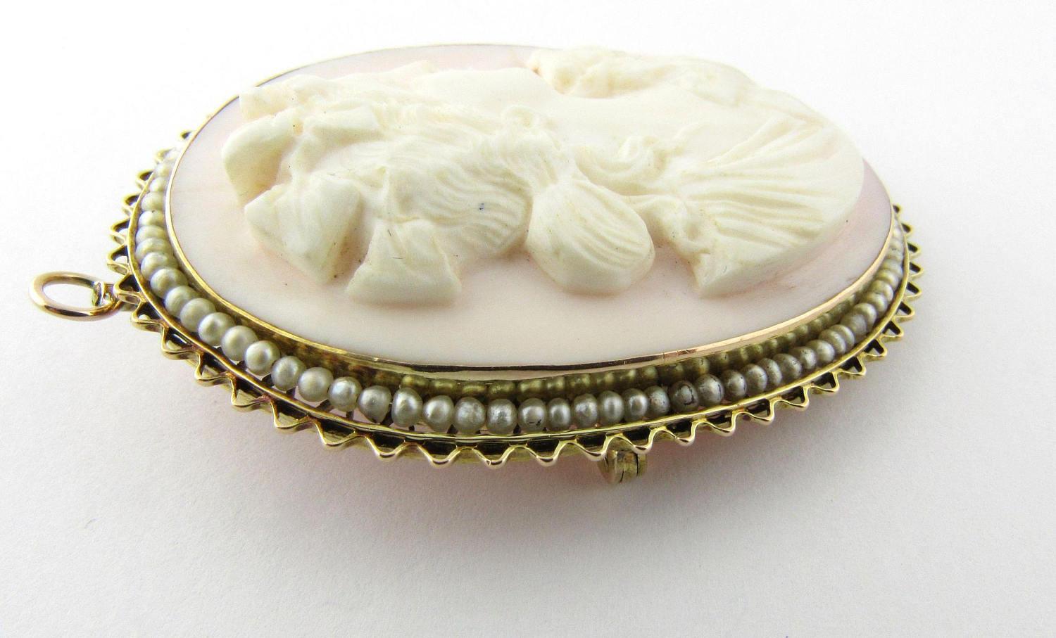 14 Karat Yellow Gold Rose Cameo Brooch Pendant In Excellent Condition For Sale In Washington Depot, CT