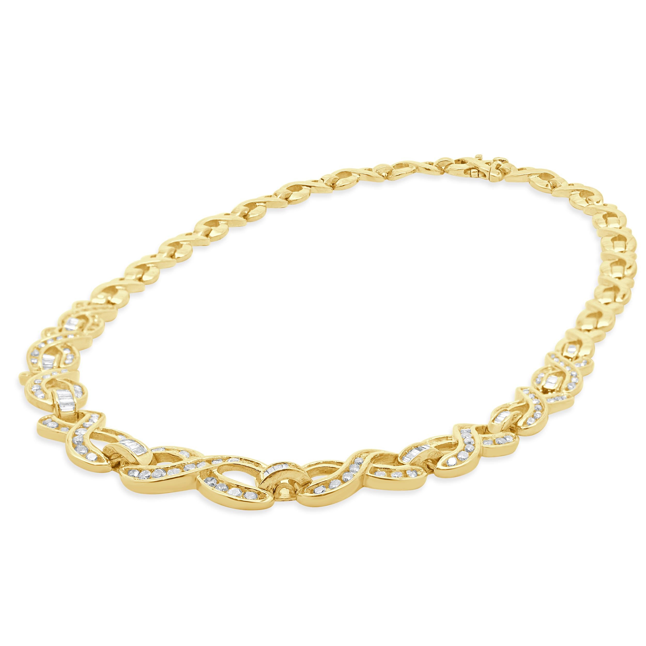Collier Infinity en or jaune 14 carats avec diamants ronds et baguettes Excellent état - En vente à Scottsdale, AZ