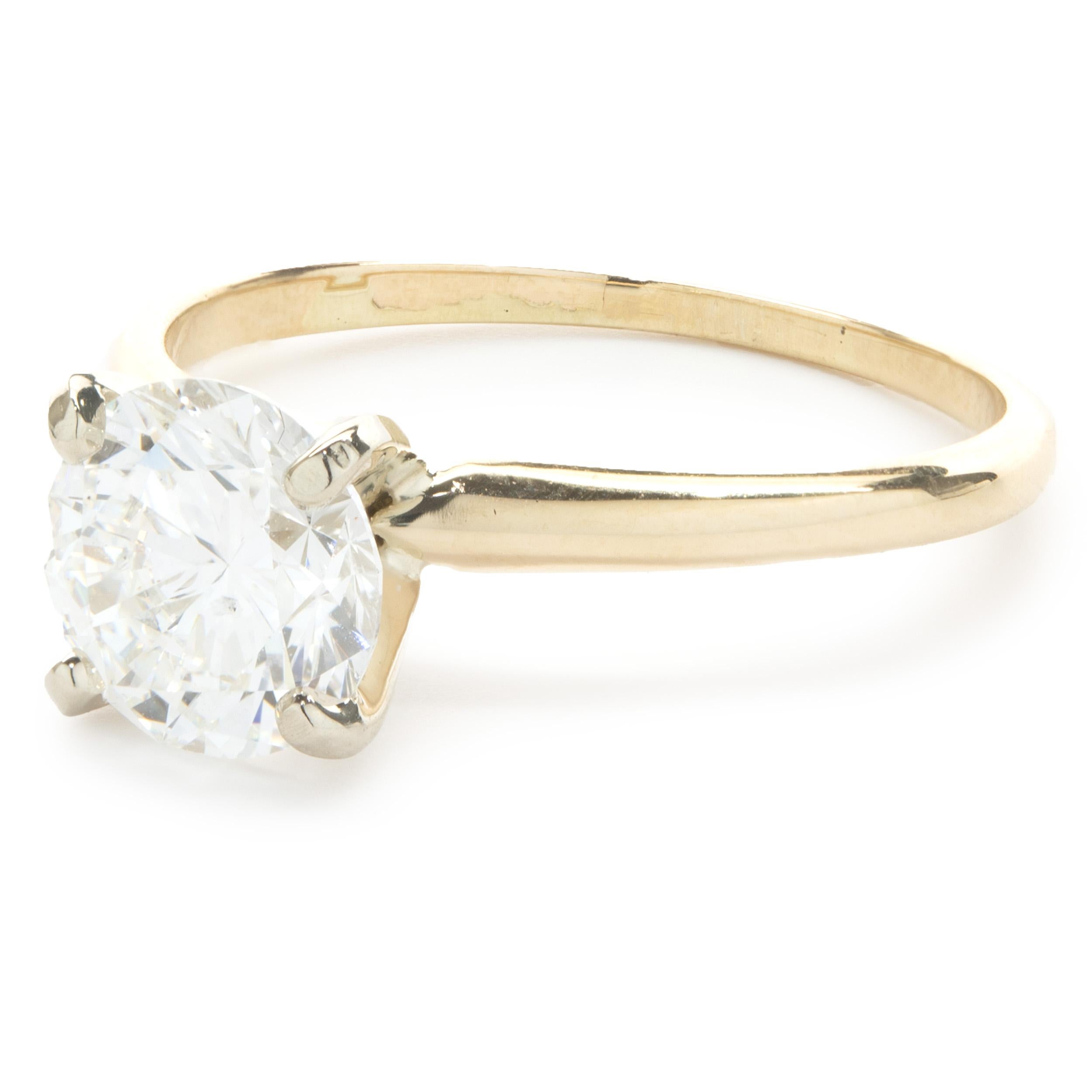 Taglio rotondo Anello di fidanzamento con diamante taglio brillante rotondo in oro giallo 14 carati