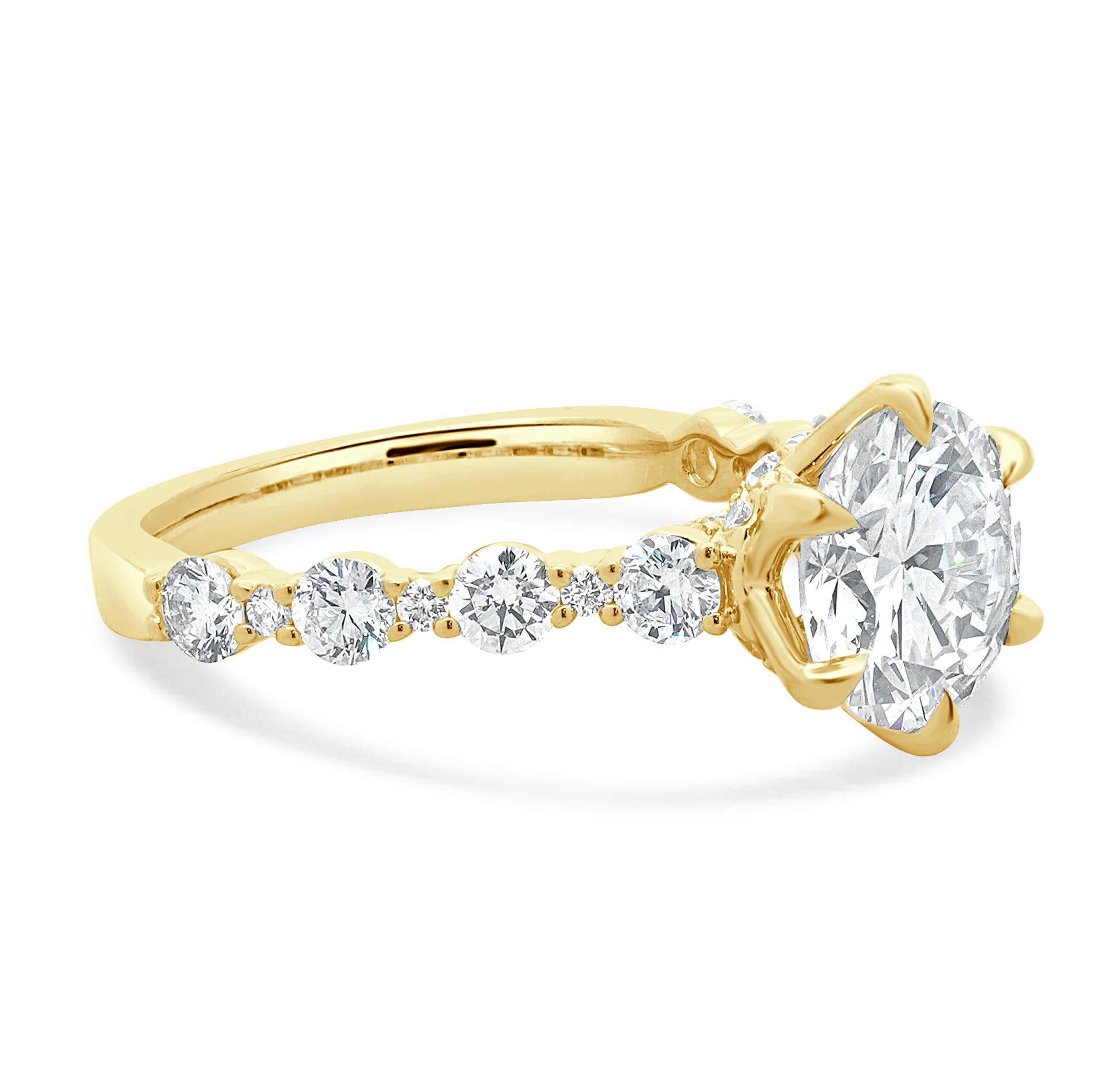 Taglio rotondo Anello di fidanzamento con diamante taglio brillante rotondo in oro giallo 14 carati in vendita