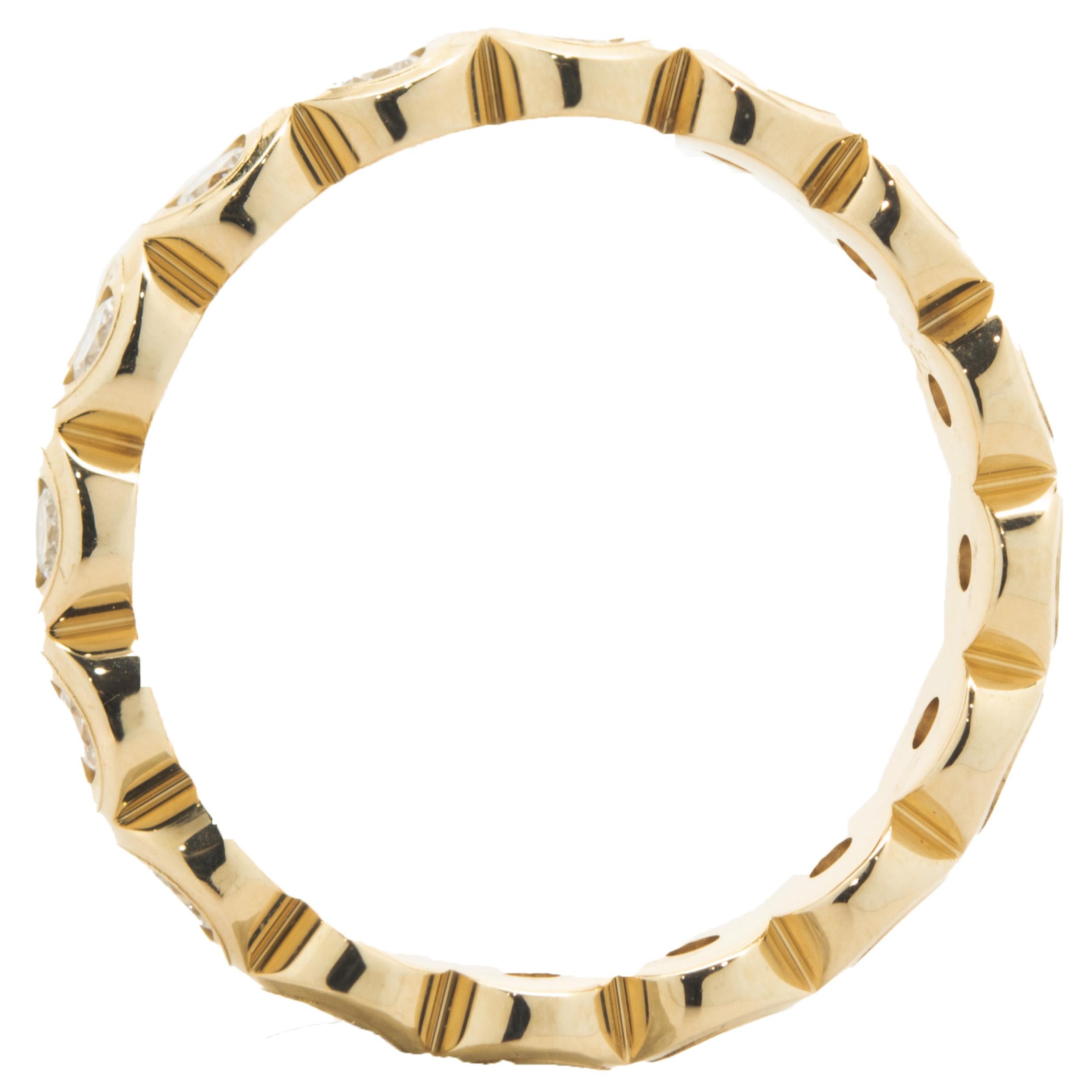 14 Karat Gelbgold Eternity-Ring mit rundem Diamanten im Brillantschliff (Rundschliff)