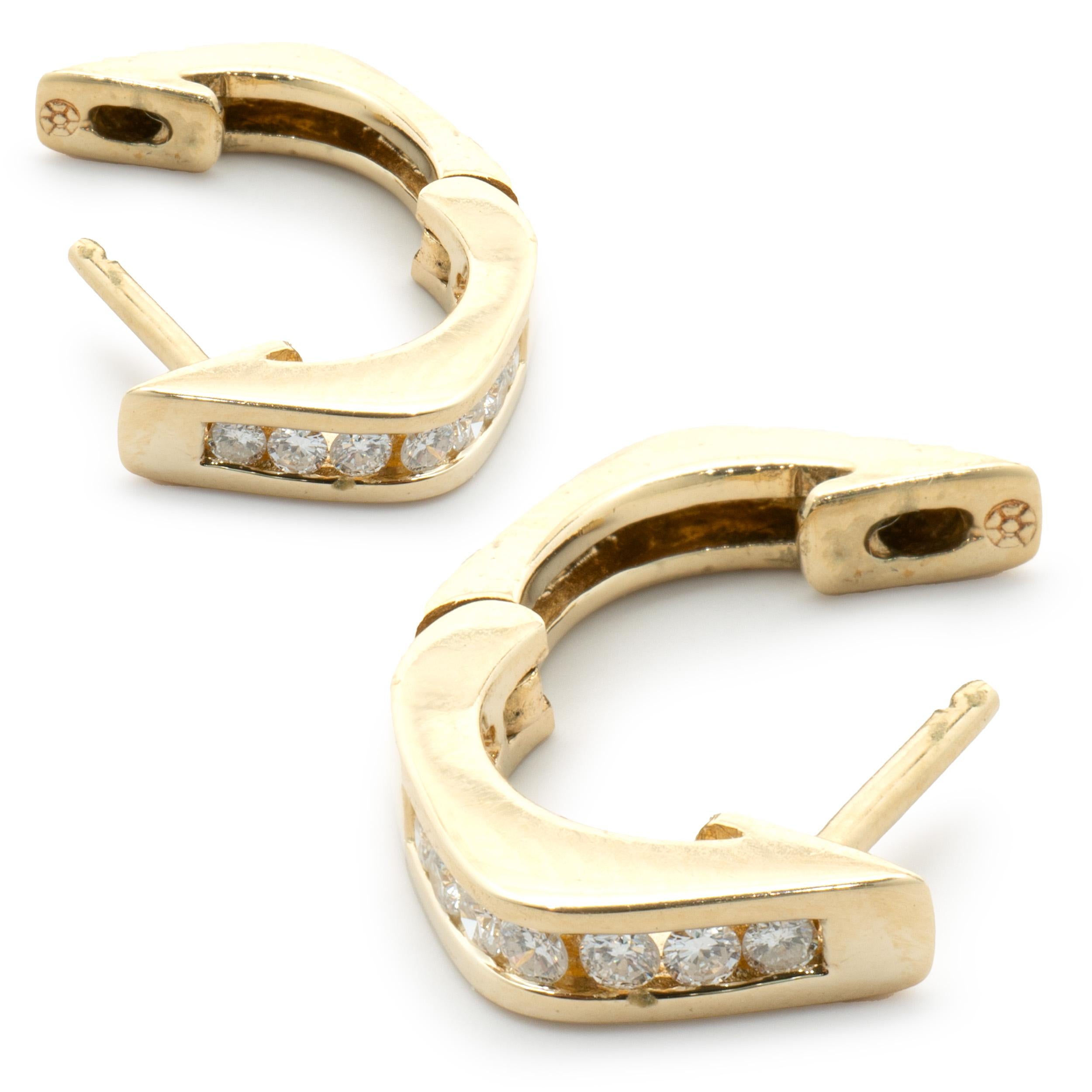 14 Karat Yellow Gold Round Brilliant Cut Diamond Huggie Hoop Earrings In Excellent Condition For Sale In Scottsdale, AZ