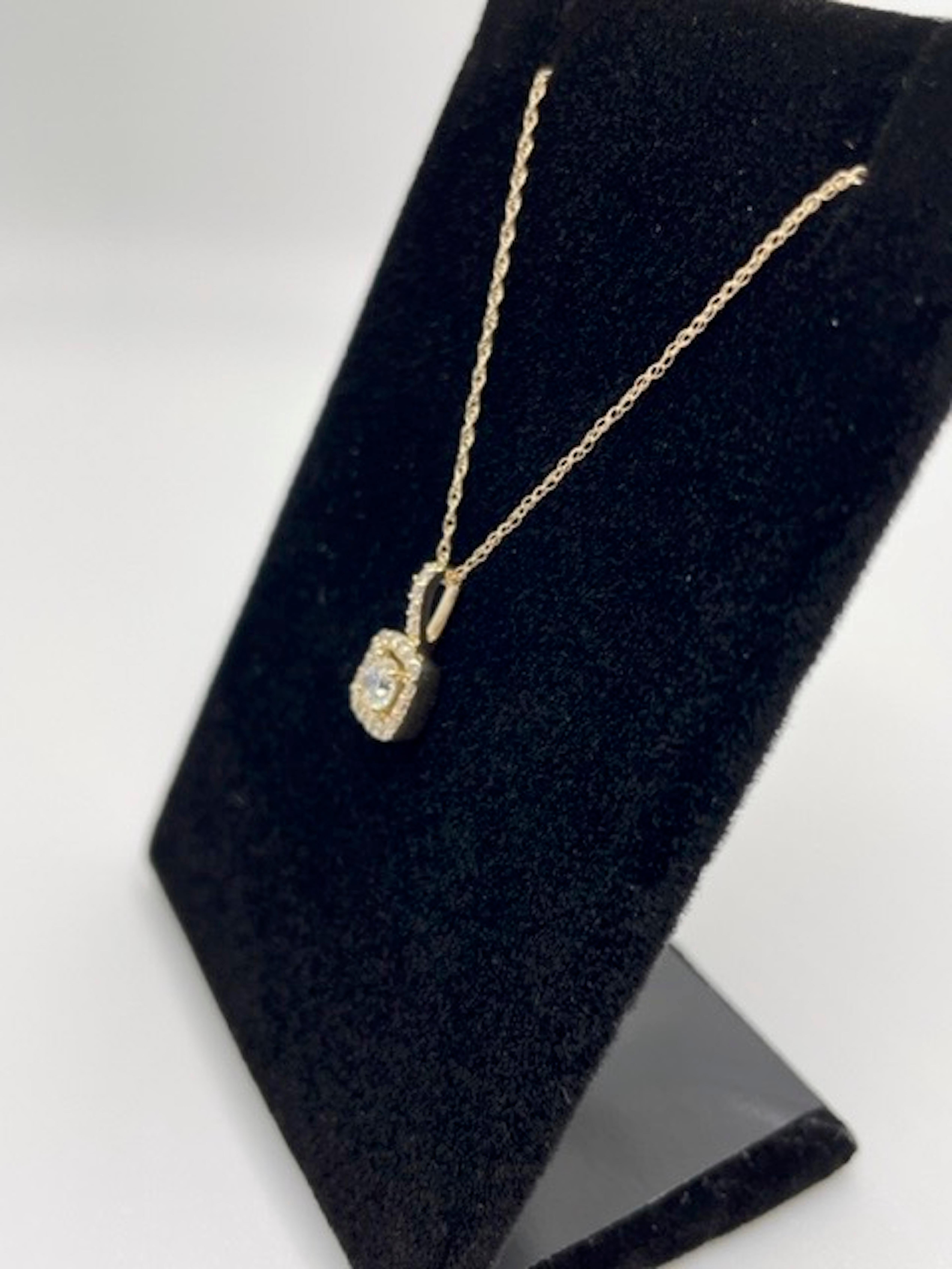 This is a 14K Yellow Gold Diamond Necklace with an 18 inch gold chain.
Total Diamond Weight 0.35CT
Color: HI and Clarity: SI2-I1
Comes with a beautiful jewelry box.
