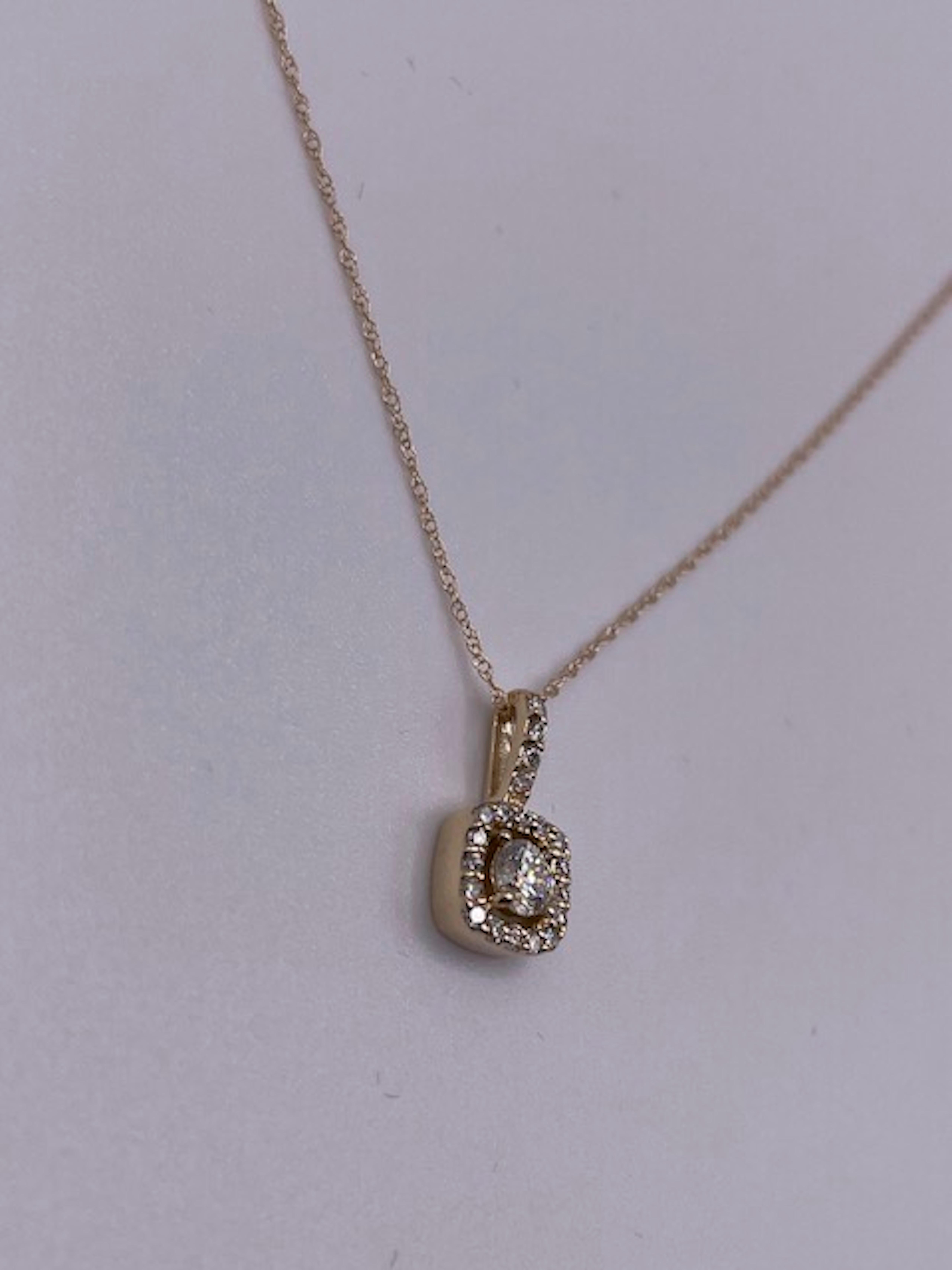 14 Karat Yellow Gold Round Brilliant Cut Diamond Necklace For Sale 1