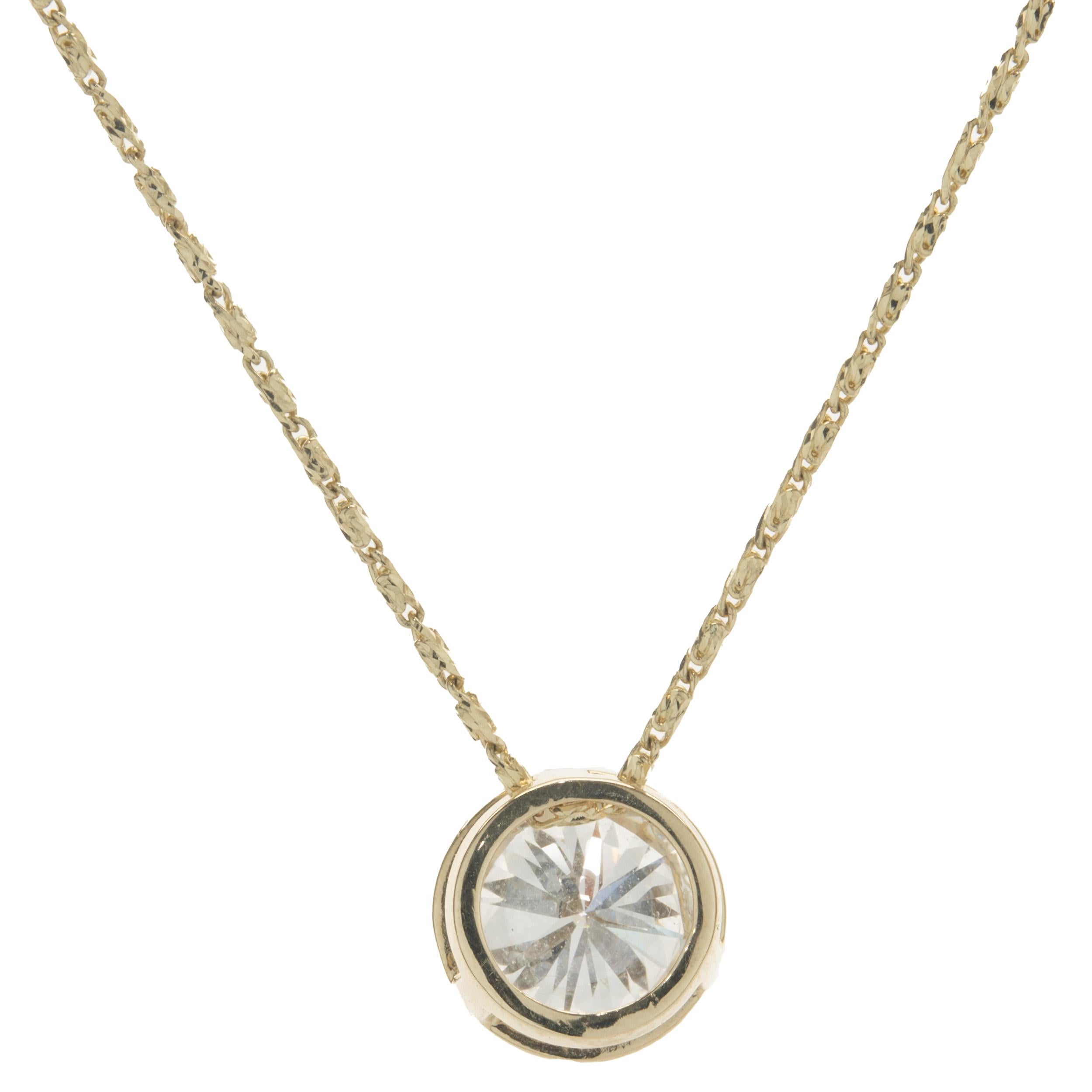 Matériau : Or jaune 14K
Diamant : taille brillant rond = 1,97cttw
Couleur : H
Clarté : SI3
Dimensions : le collier mesure 18 pouces de long. 
Poids : 3,60 grammes