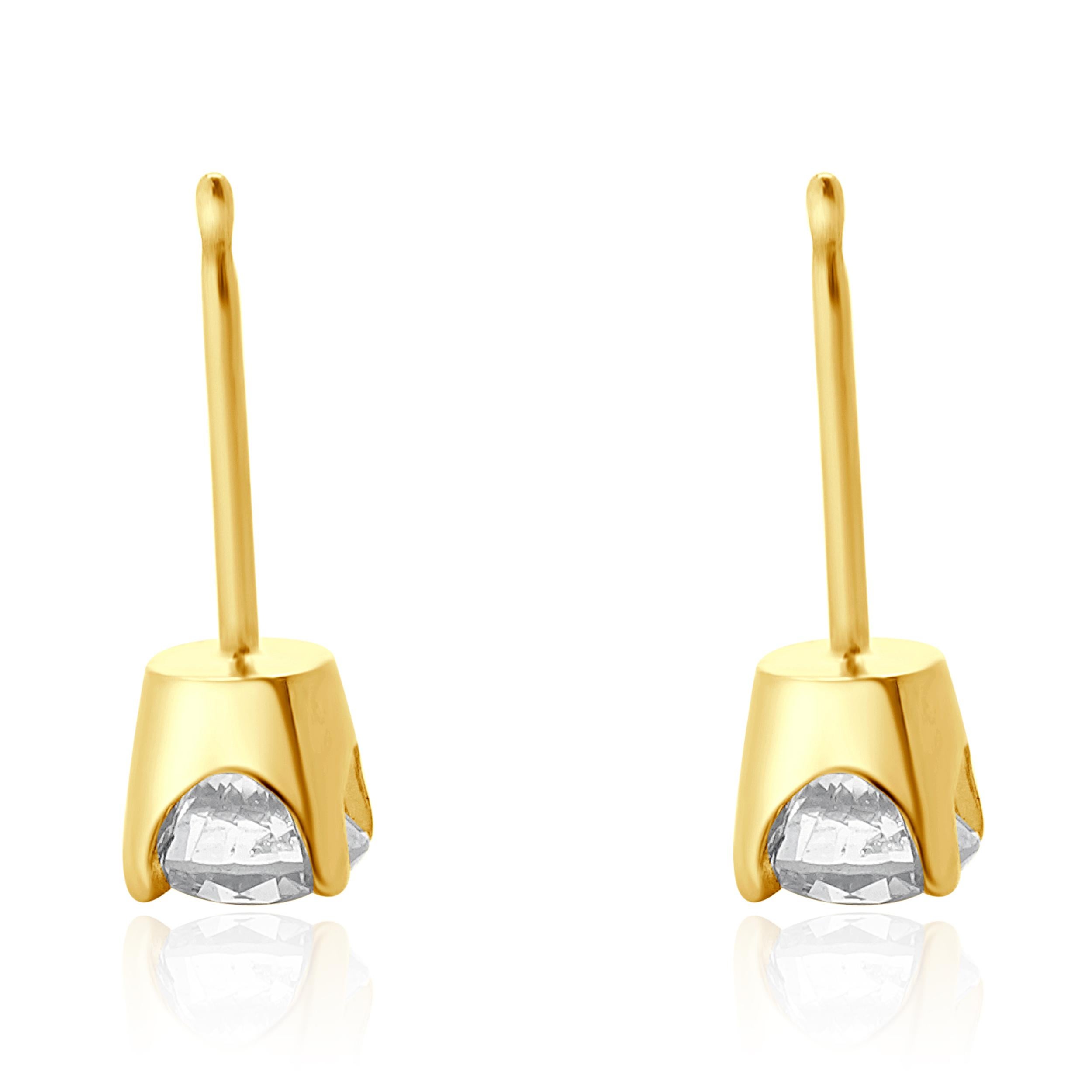 14 Karat Yellow Gold Round Brilliant Cut Diamond Stud Earrings In Excellent Condition For Sale In Scottsdale, AZ