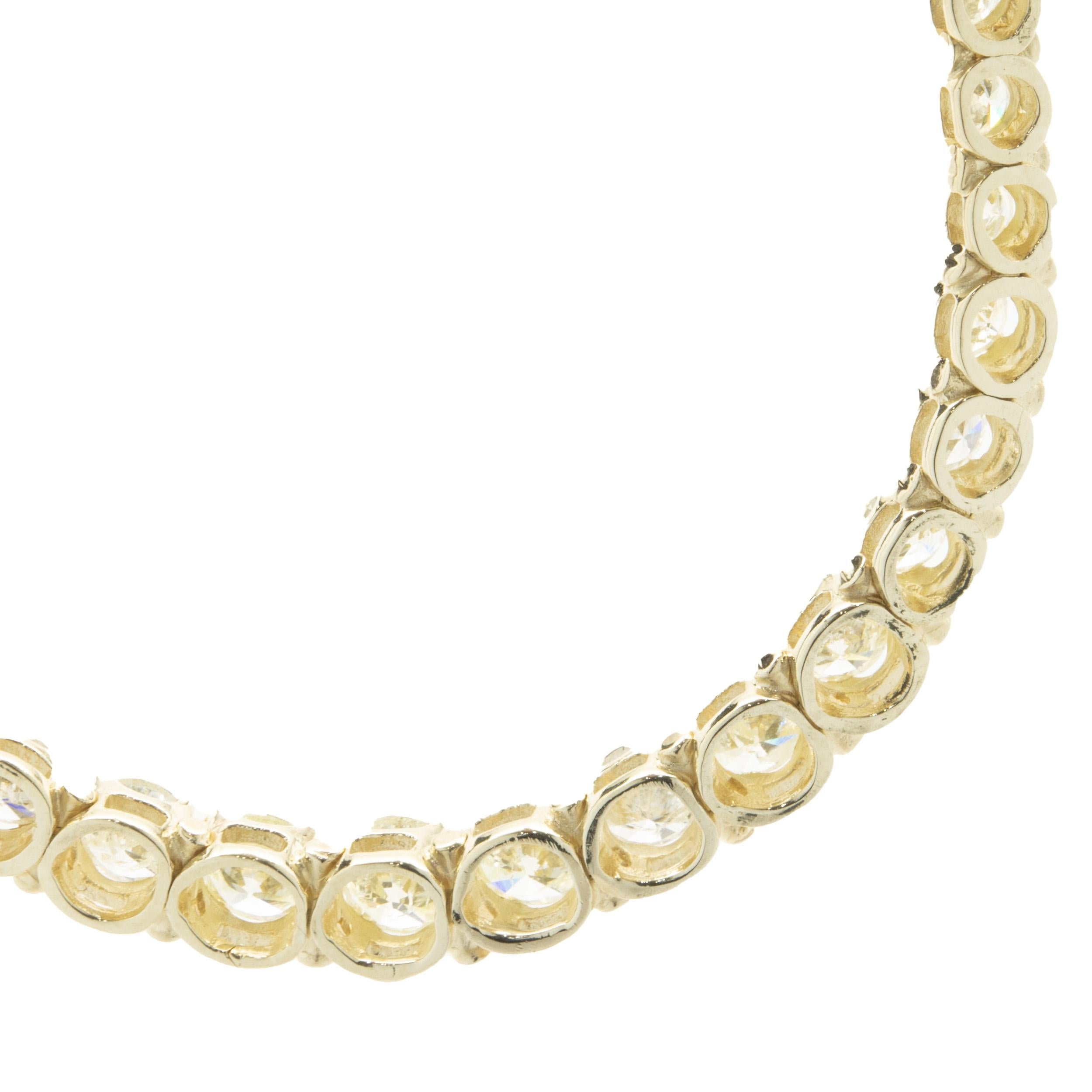 14 Karat Yellow Gold Round Brilliant Cut Diamond Tennis Necklace In Excellent Condition For Sale In Scottsdale, AZ