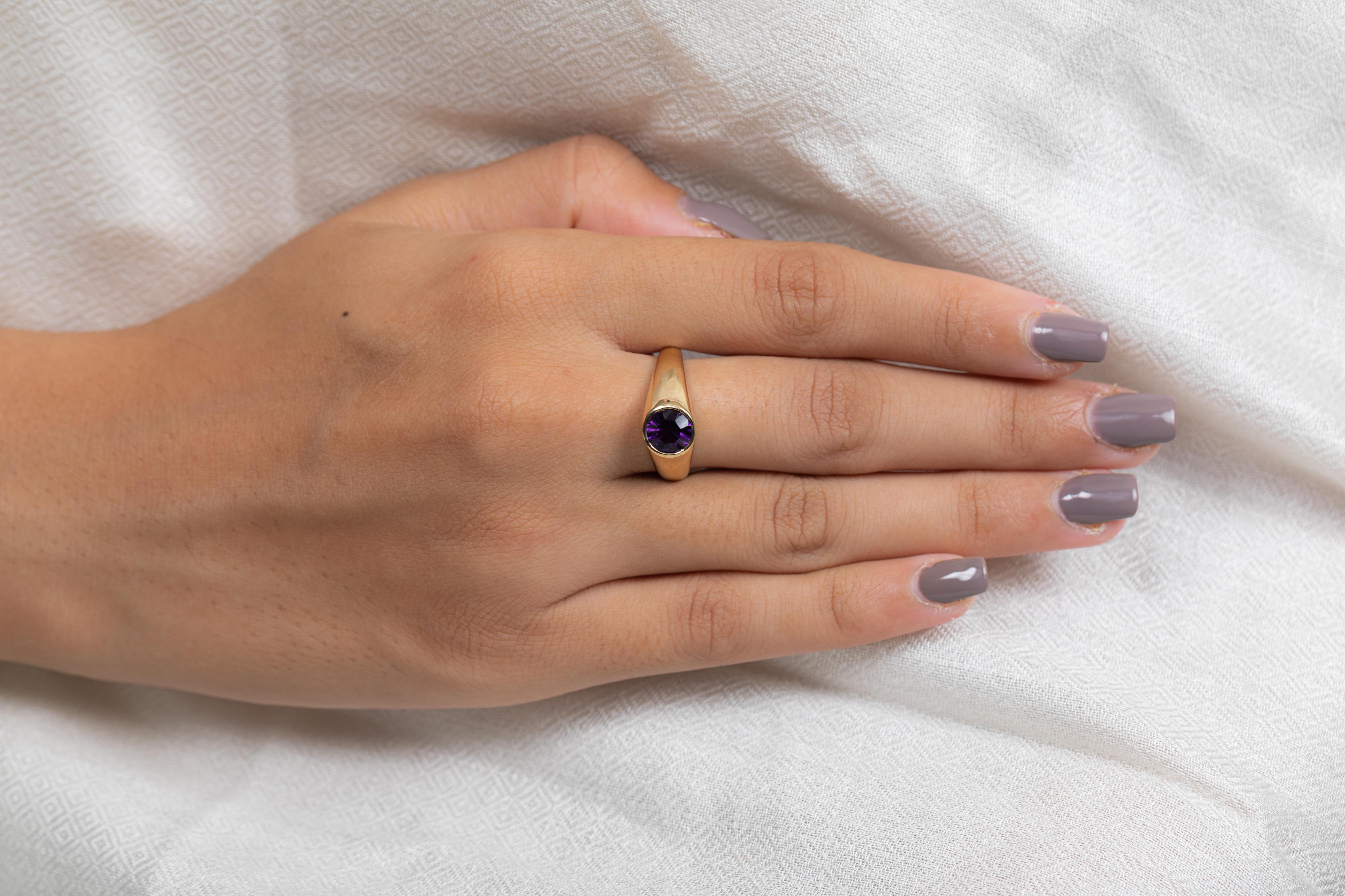 For Sale:  Unisex 14 Karat Yellow Gold Round Cut Amethyst Solitaire Ring 6
