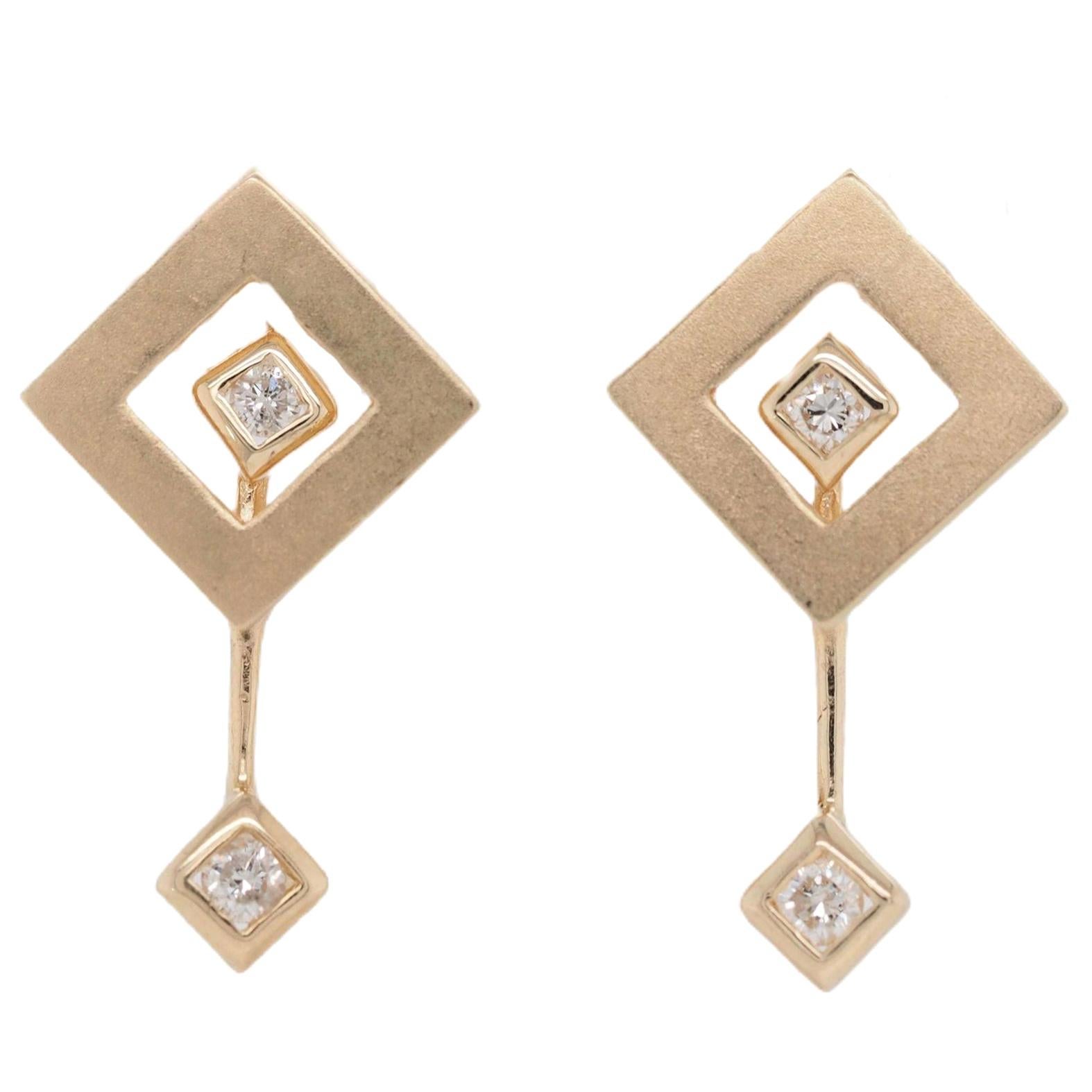 14 Karat Yellow Gold Round Cut Diamond Dangle Earrings For Sale