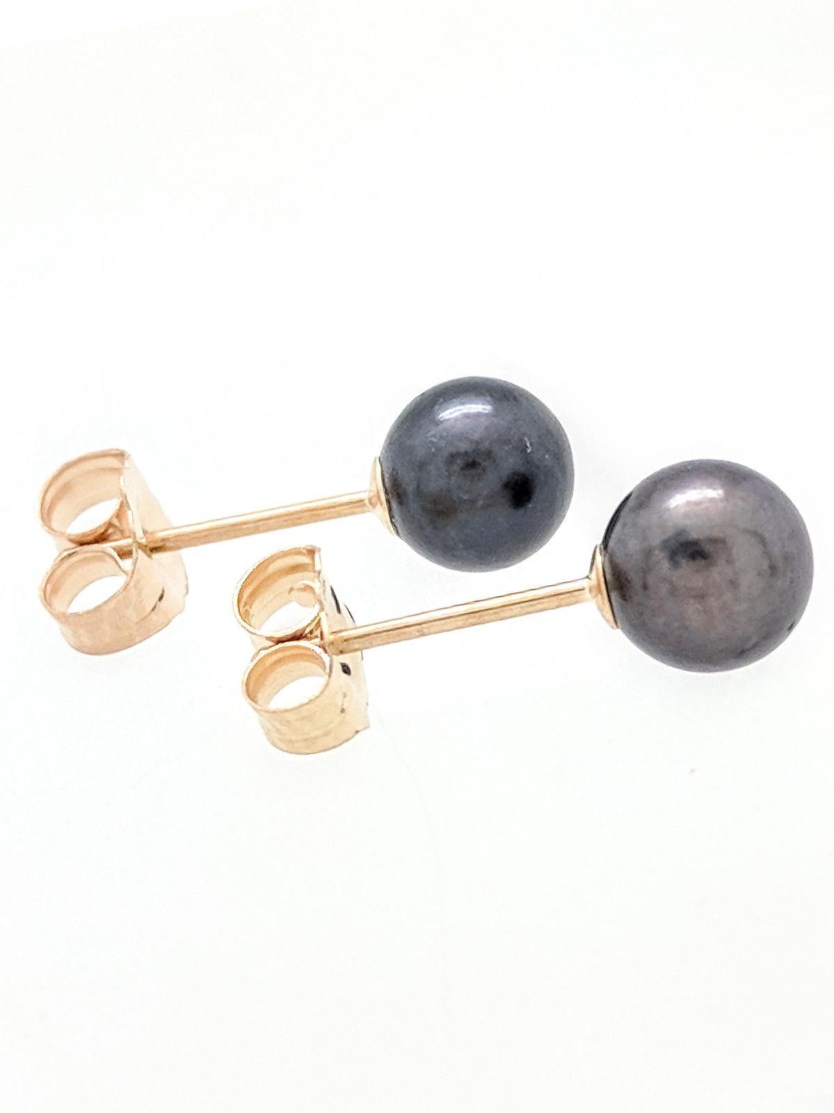 14 Karat Yellow Gold Round Tahitian Pearl Stud Earrings In Excellent Condition For Sale In Gainesville, FL