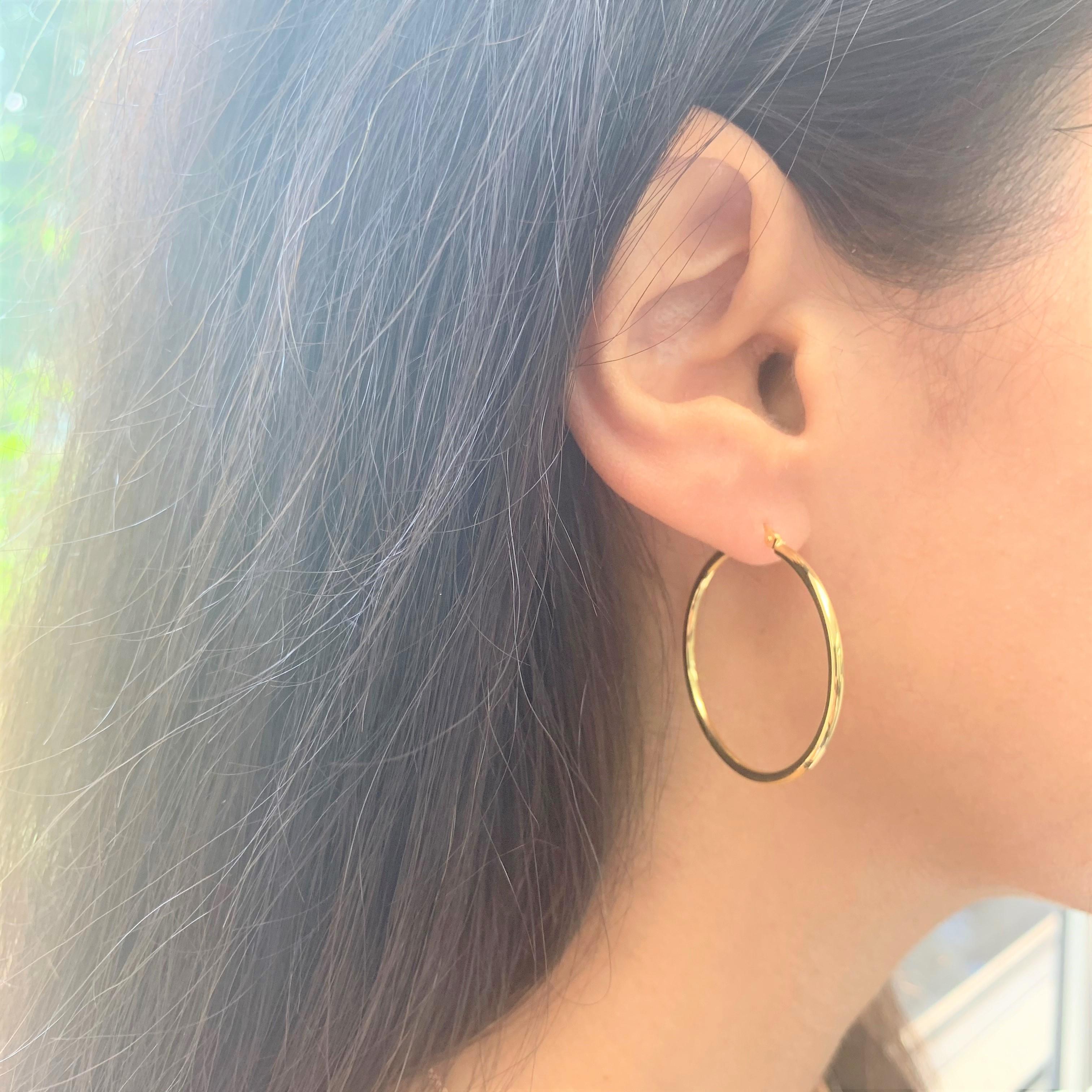 Contemporary 14 Karat Yellow Gold Round Tube Hoop Earrings For Sale