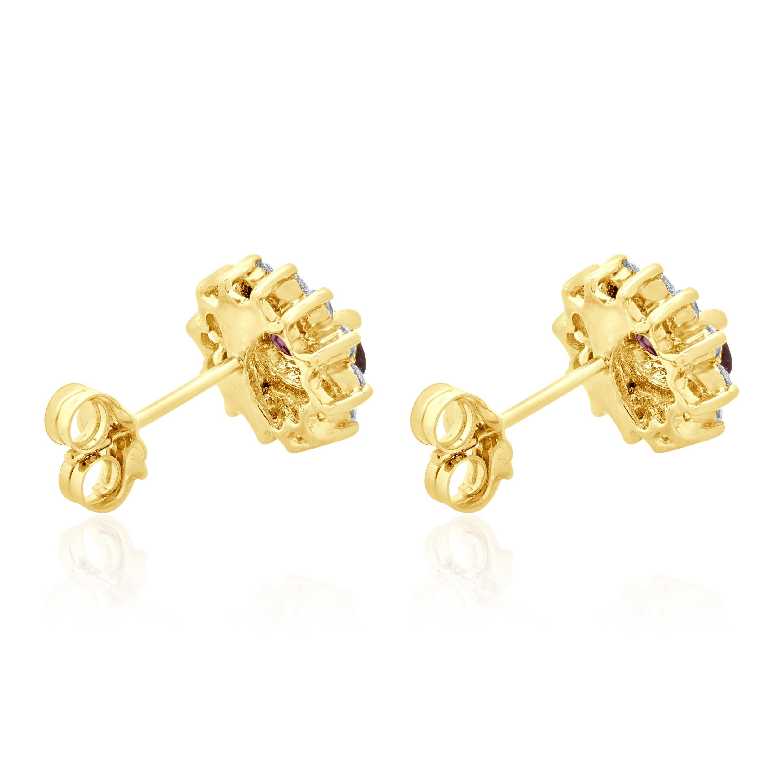 Taille ovale Clous d'oreilles en or jaune 14 carats, tourmaline rubellite et diamants en vente