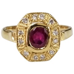 Bague en or jaune 14 carats, rubis et diamants dans une bague de style Art déco