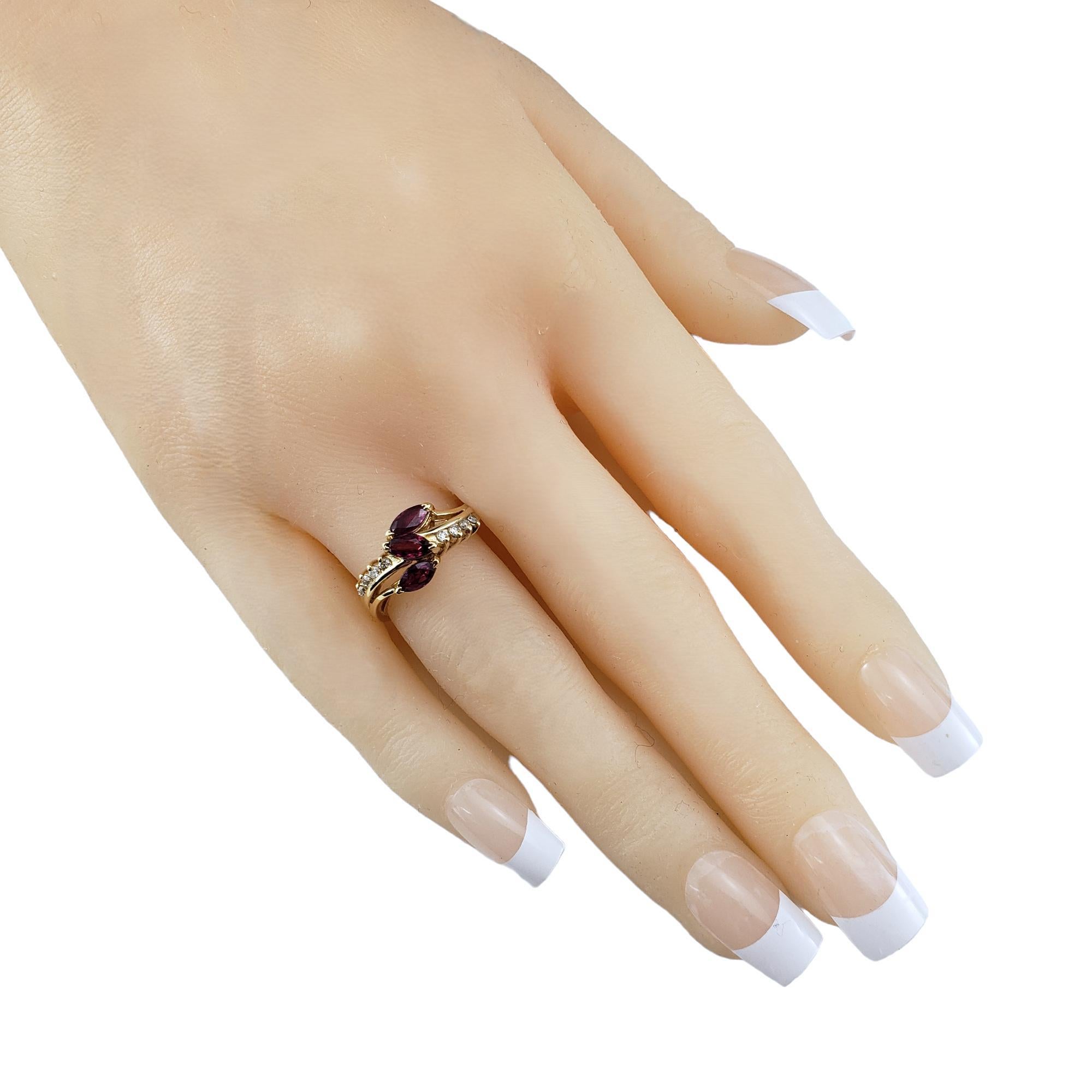 Bague en or jaune 14 carats, rubis et diamants taille 6 n°17427 en vente 1