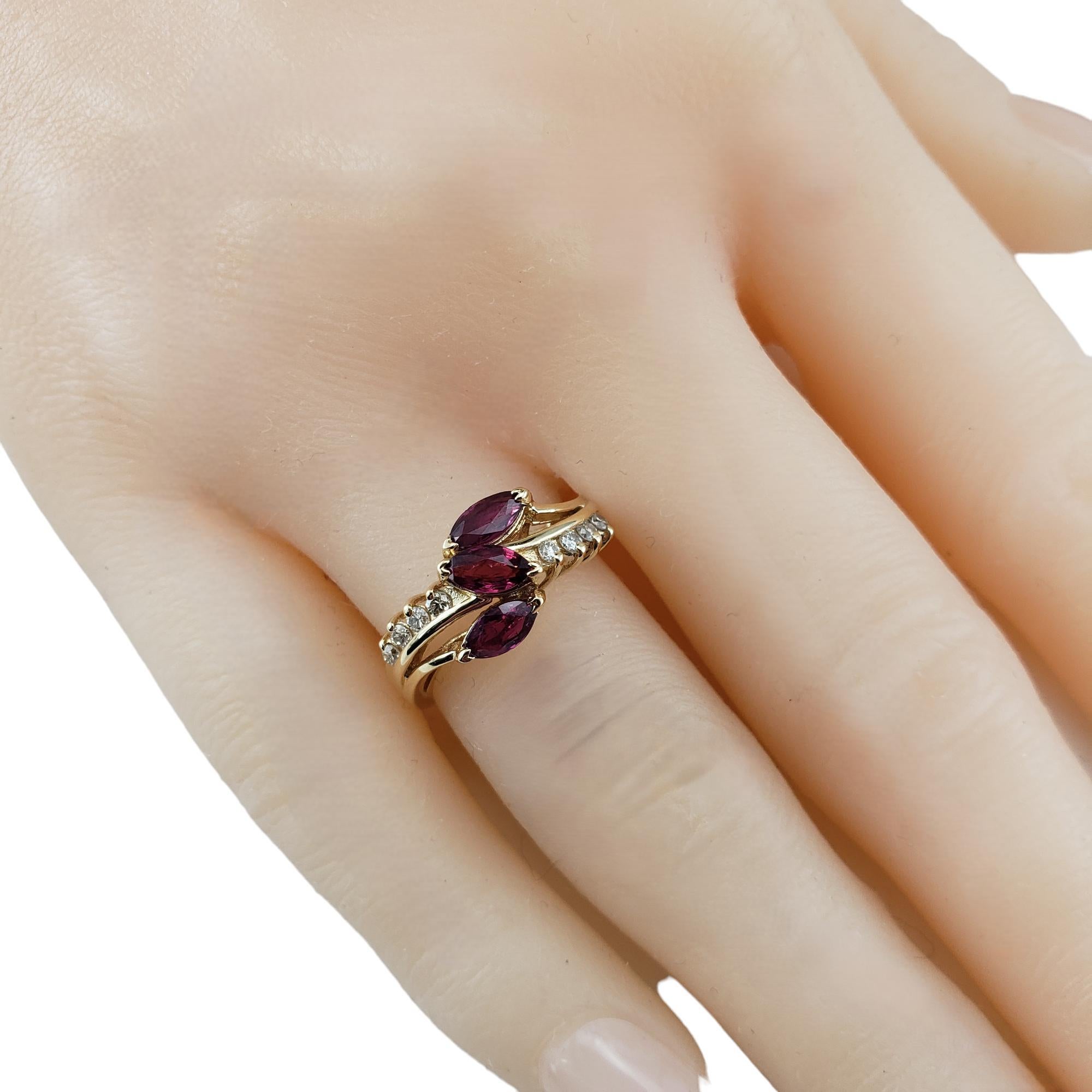 Bague en or jaune 14 carats, rubis et diamants taille 6 n°17427 en vente 2