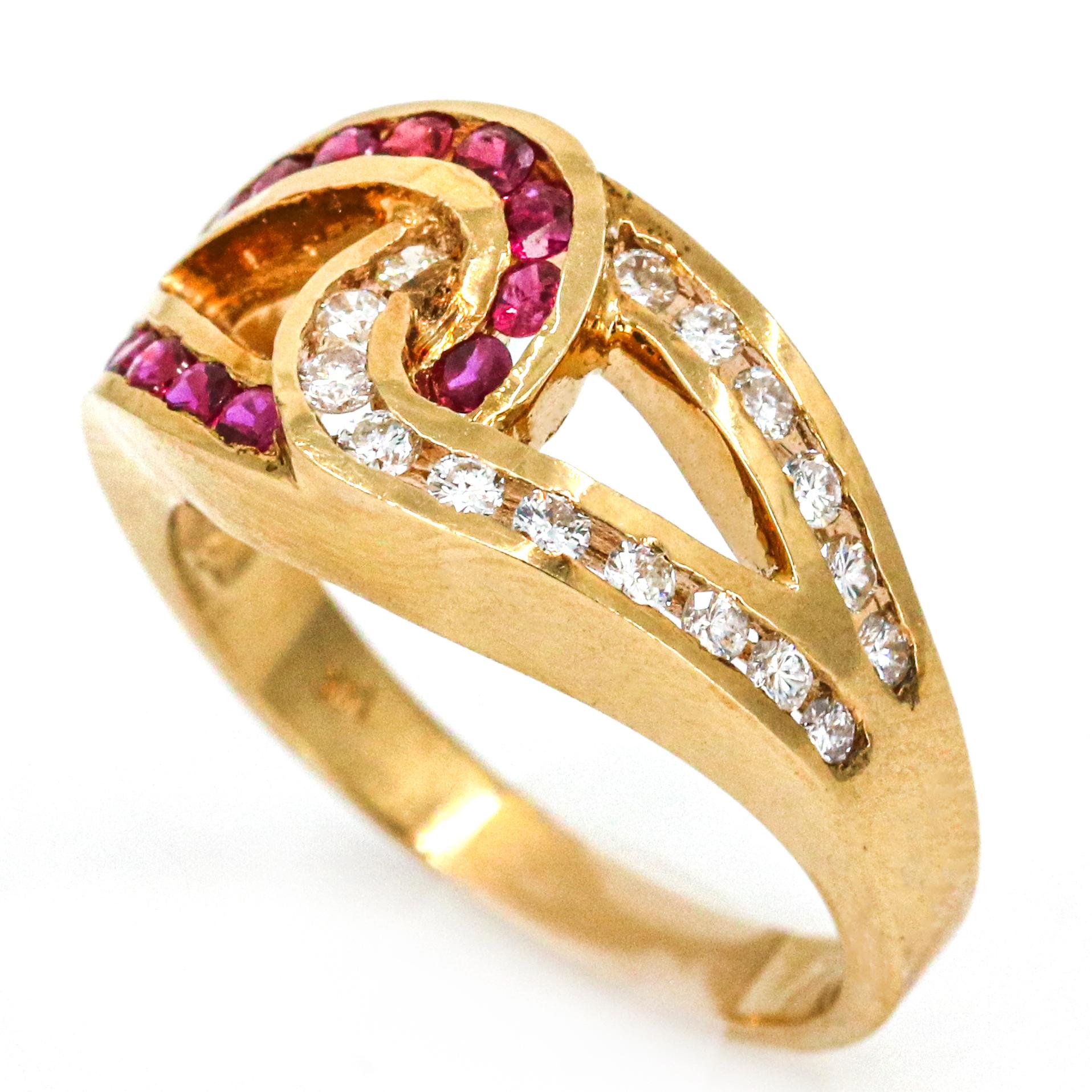 14 Karat Yellow Gold Ruby Diamond Interlocking Loops Band Ring For Sale 2