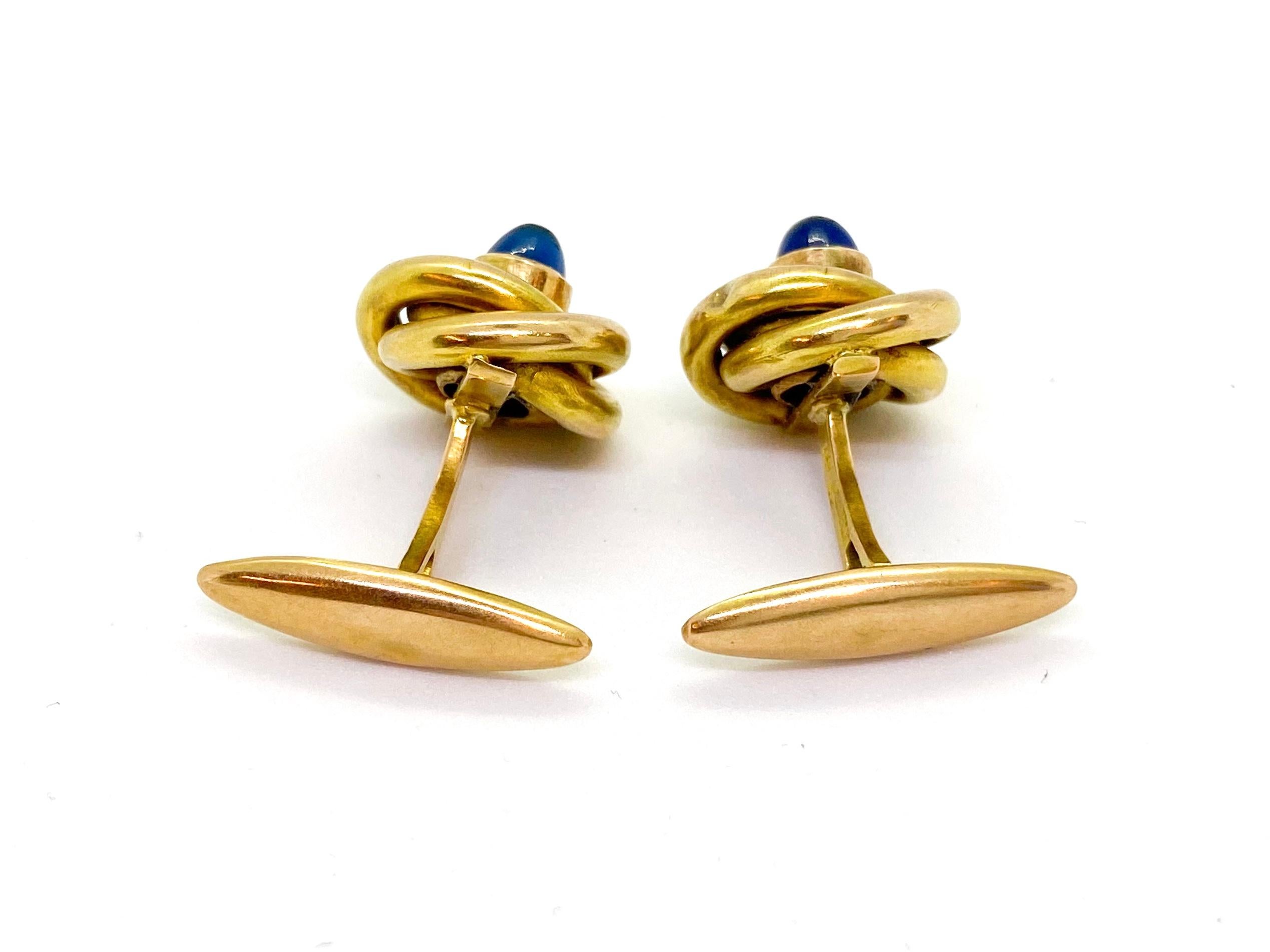 14 Karat Yellow Gold Russia Sapphire Cufflinks
Lenght 2.2 cm, Diameter 1.5 cm
The author's mark apparently rr. I do not recognize.
Gold Mark 56 Russia.
The normal price for these would be around 3000e, but once there are dents the price is now
