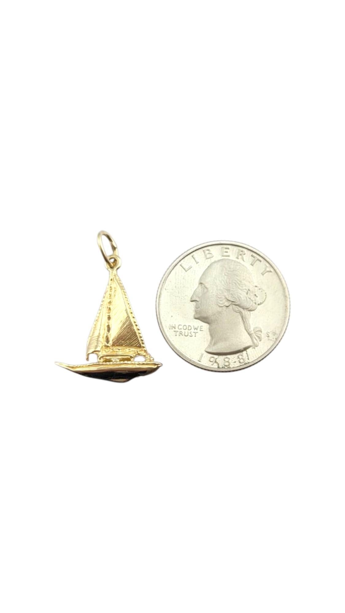 Pendentif voilier en or jaune 14 carats #22255 en vente 3