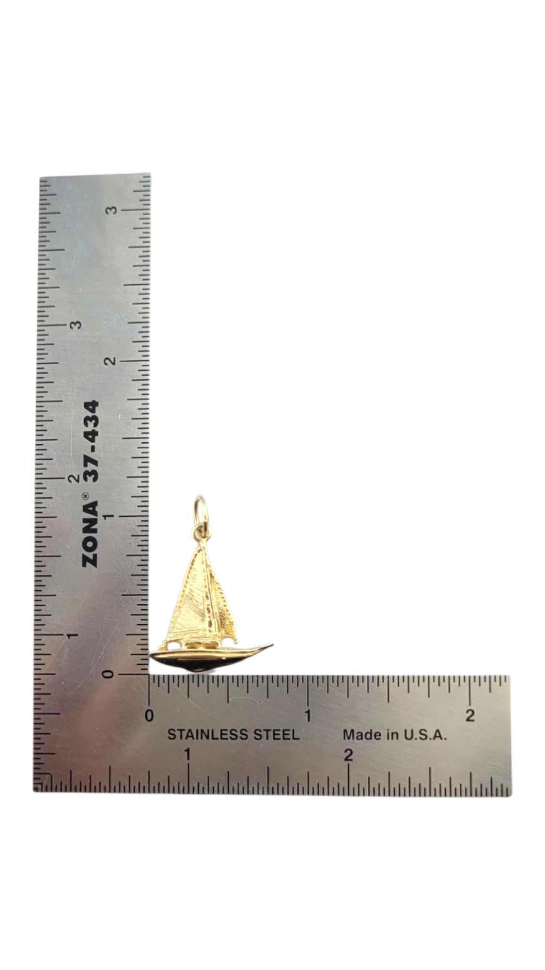 Pendentif voilier en or jaune 14 carats #22255 en vente 4