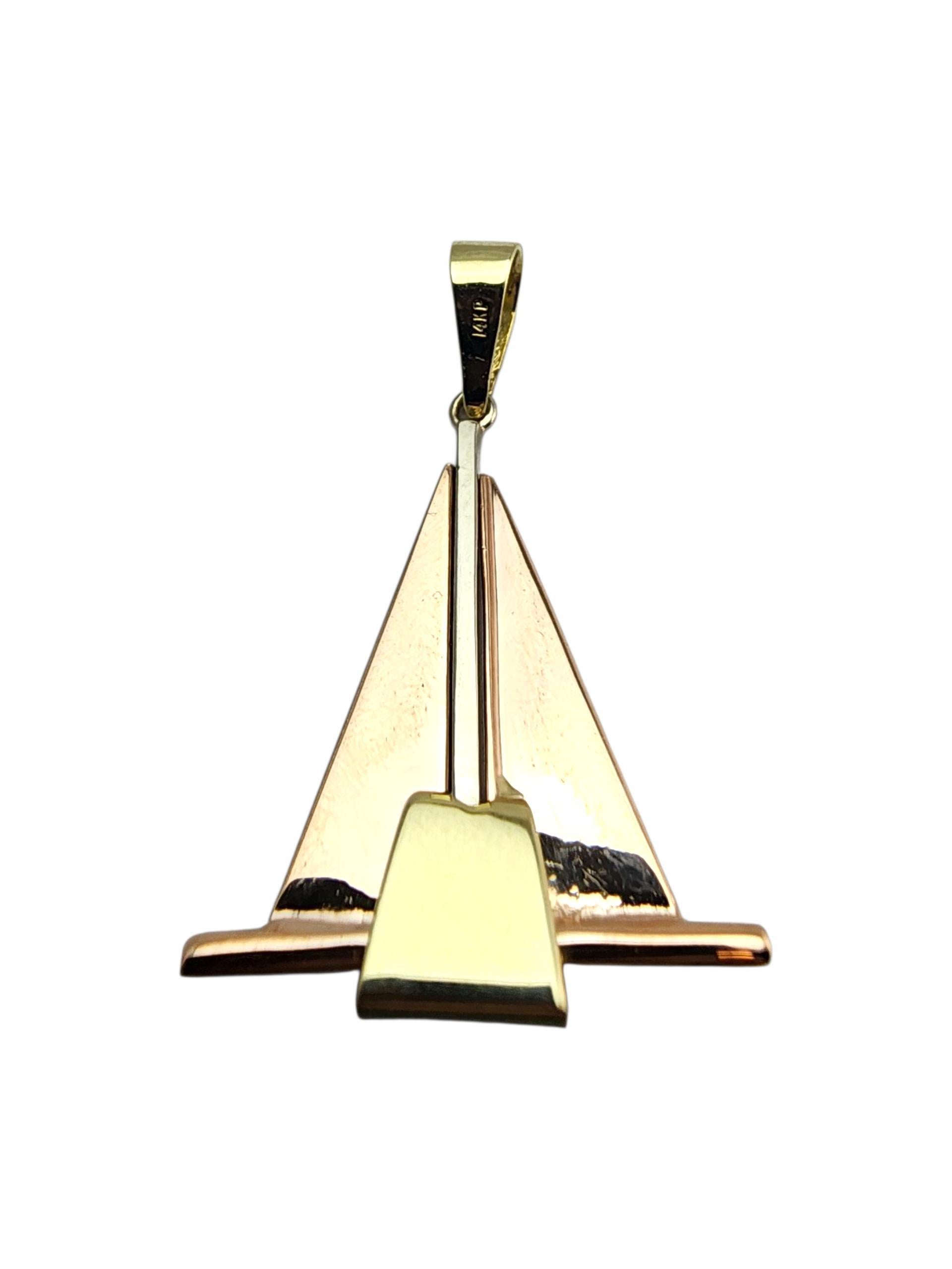 Contemporain Pendentif voilier en or jaune 14 carats #23590 en vente