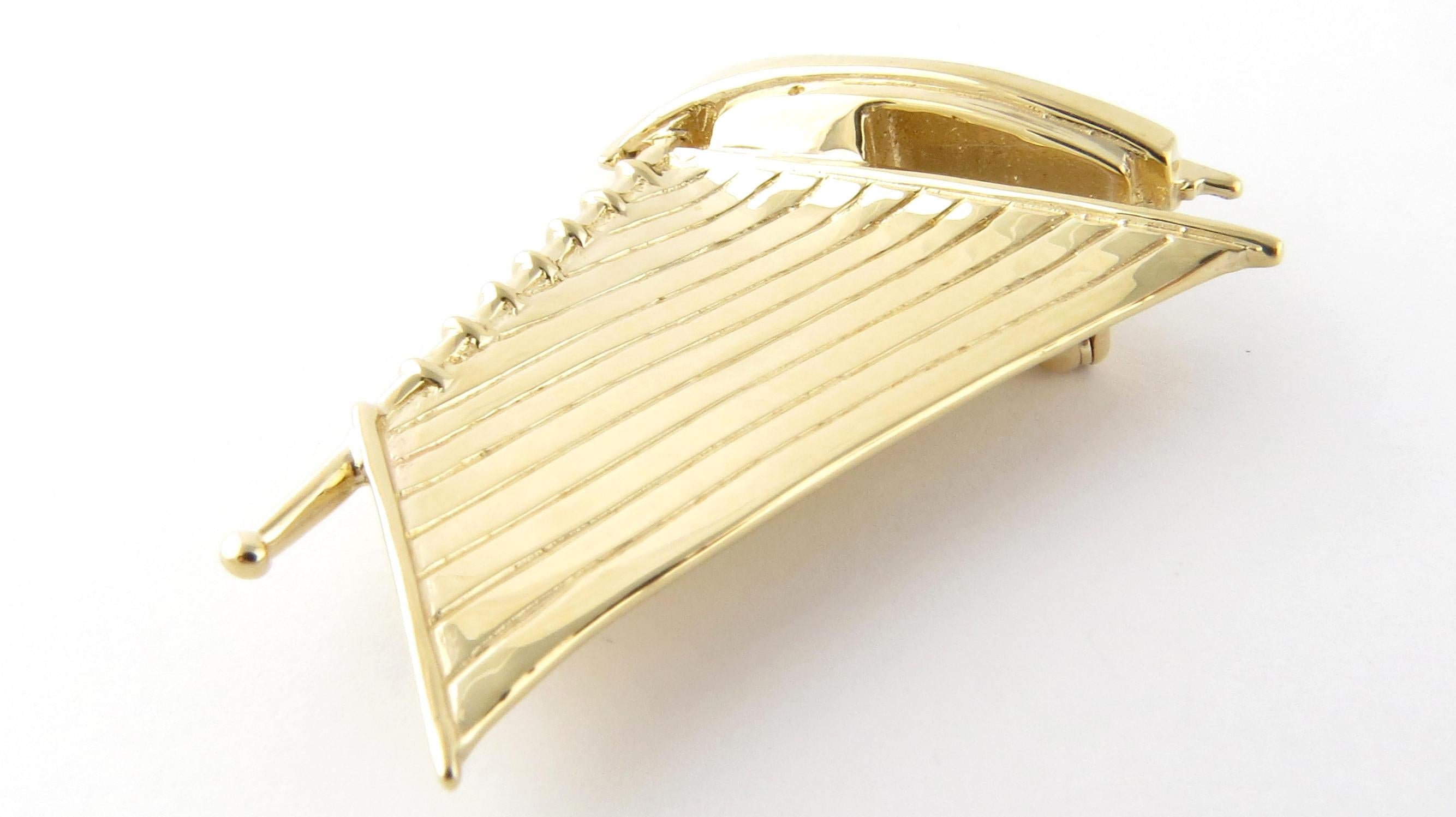 14 Karat Yellow Gold Sailboat Pin or Brooch In Excellent Condition In Washington Depot, CT
