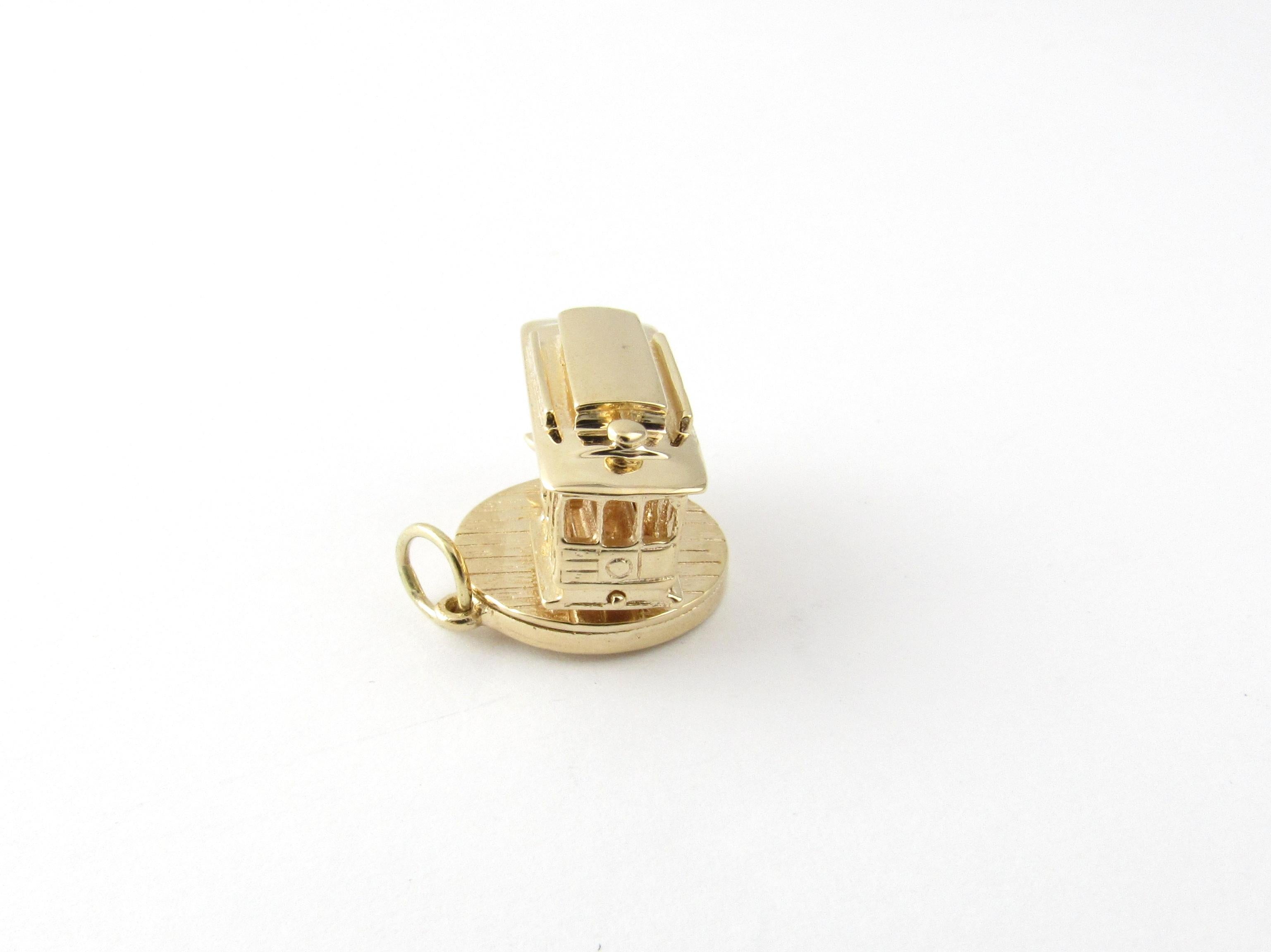 14 Karat Yellow Gold San Francisco Cable Car Charm In Good Condition For Sale In Washington Depot, CT